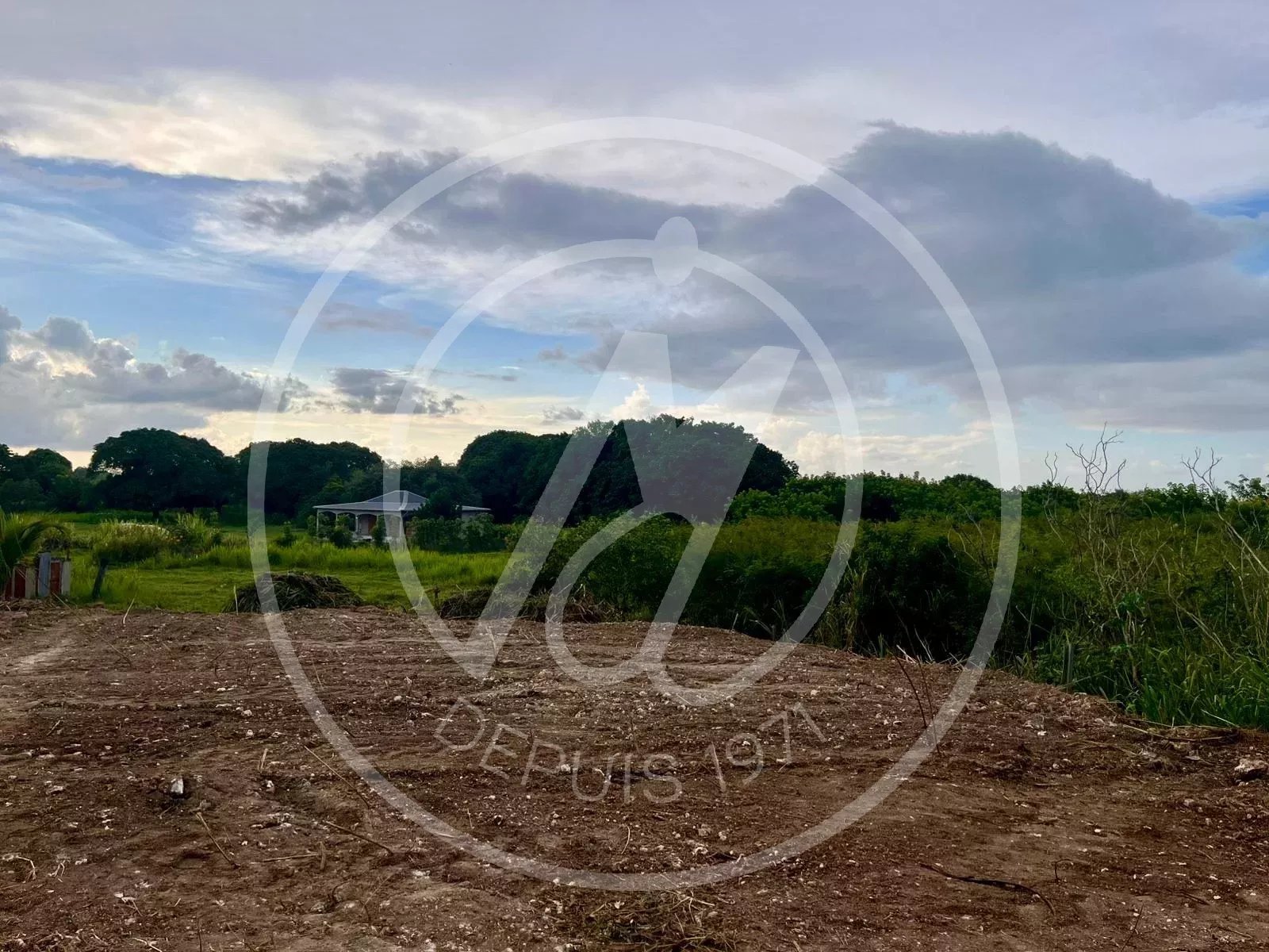 À VENDRE : TERRAIN CONSTRUCTIBLE À PORT-LOUIS - 110 127 €