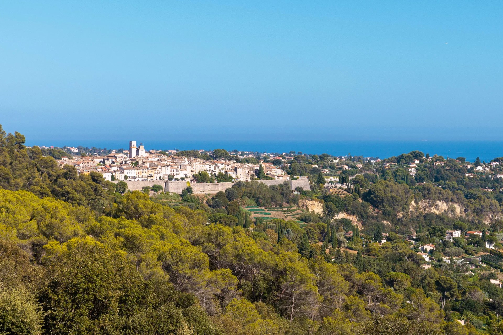 Propriété en pierres avec vue mer et village – Saint-Paul-de-Vence