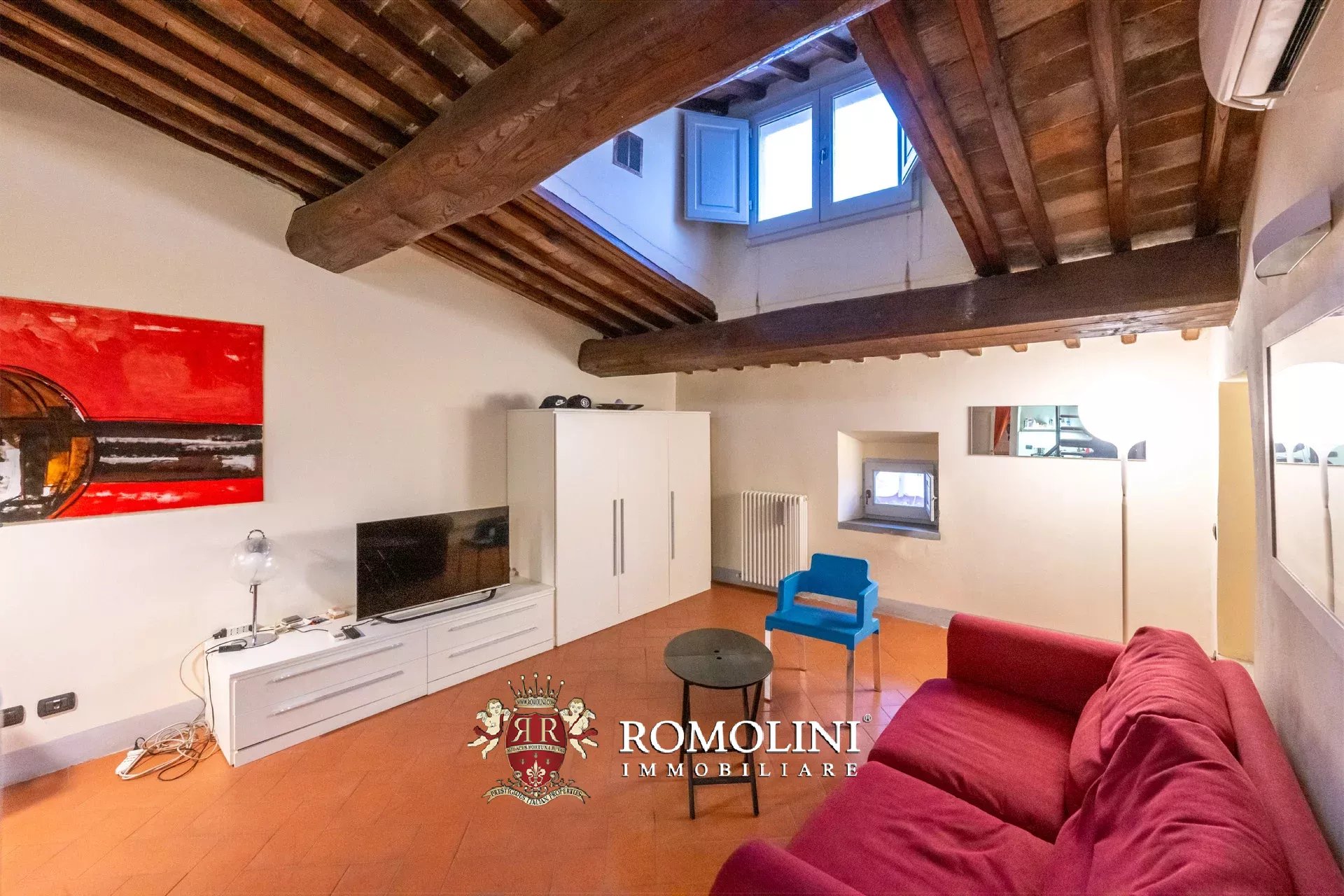 COZY 60-SQM PENTHOUSE FOR SALE IN THE HISTORICAL CENTER OF AREZZO