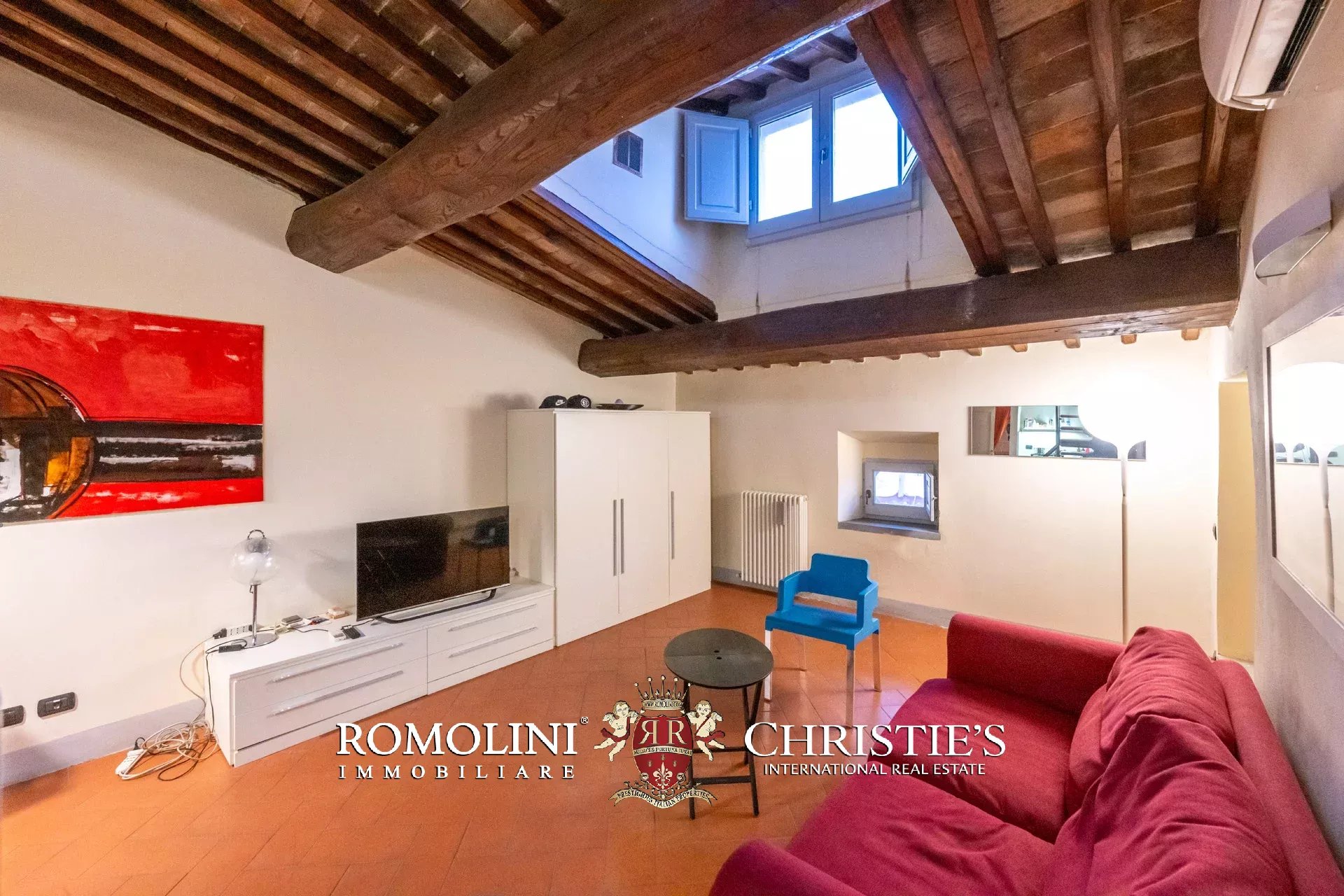 COZY 60-SQM PENTHOUSE FOR SALE IN THE HISTORICAL CENTER OF AREZZO