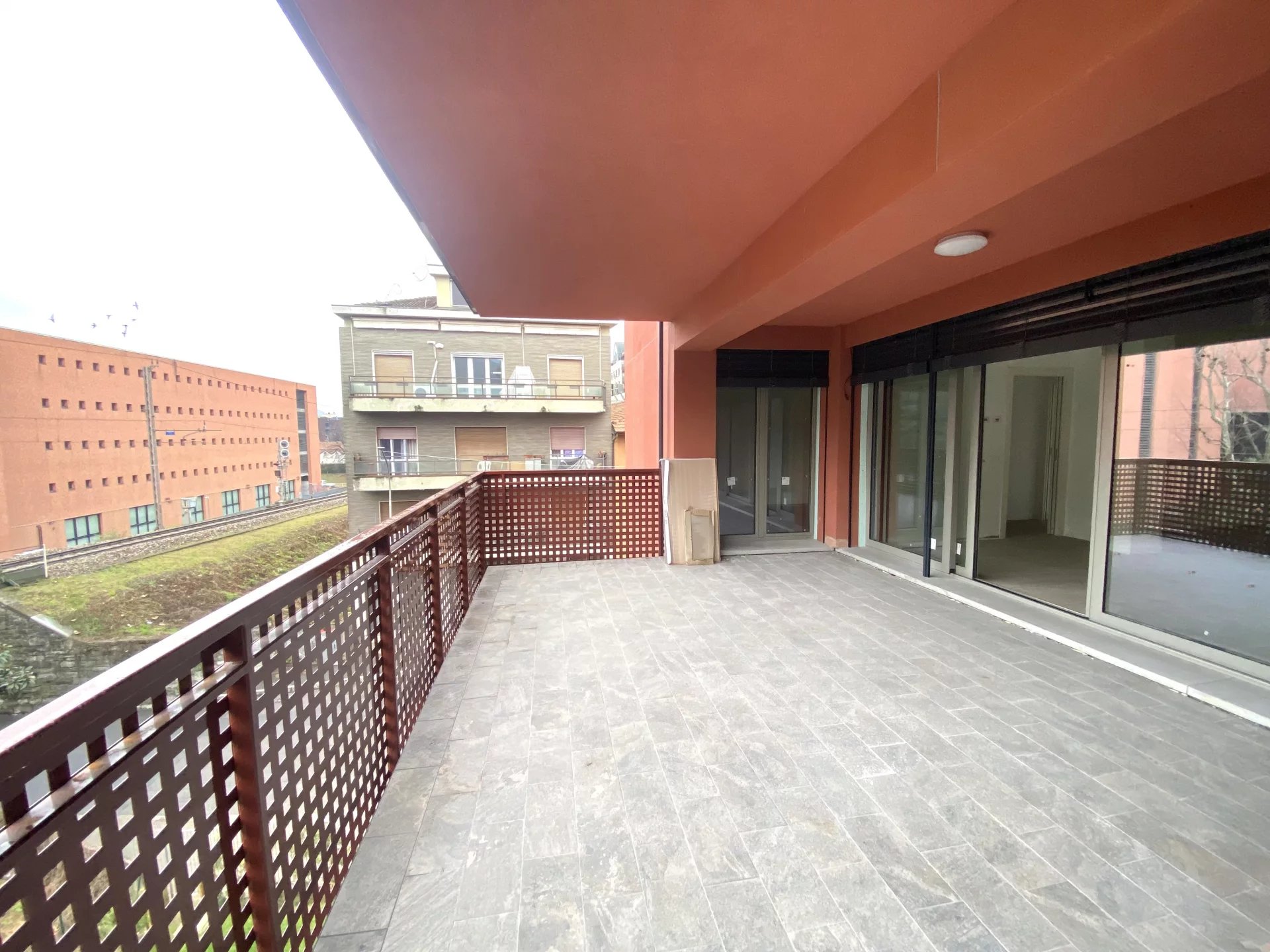 nuovo quattro locali più doppi servizi, due posti auto, in classe A3