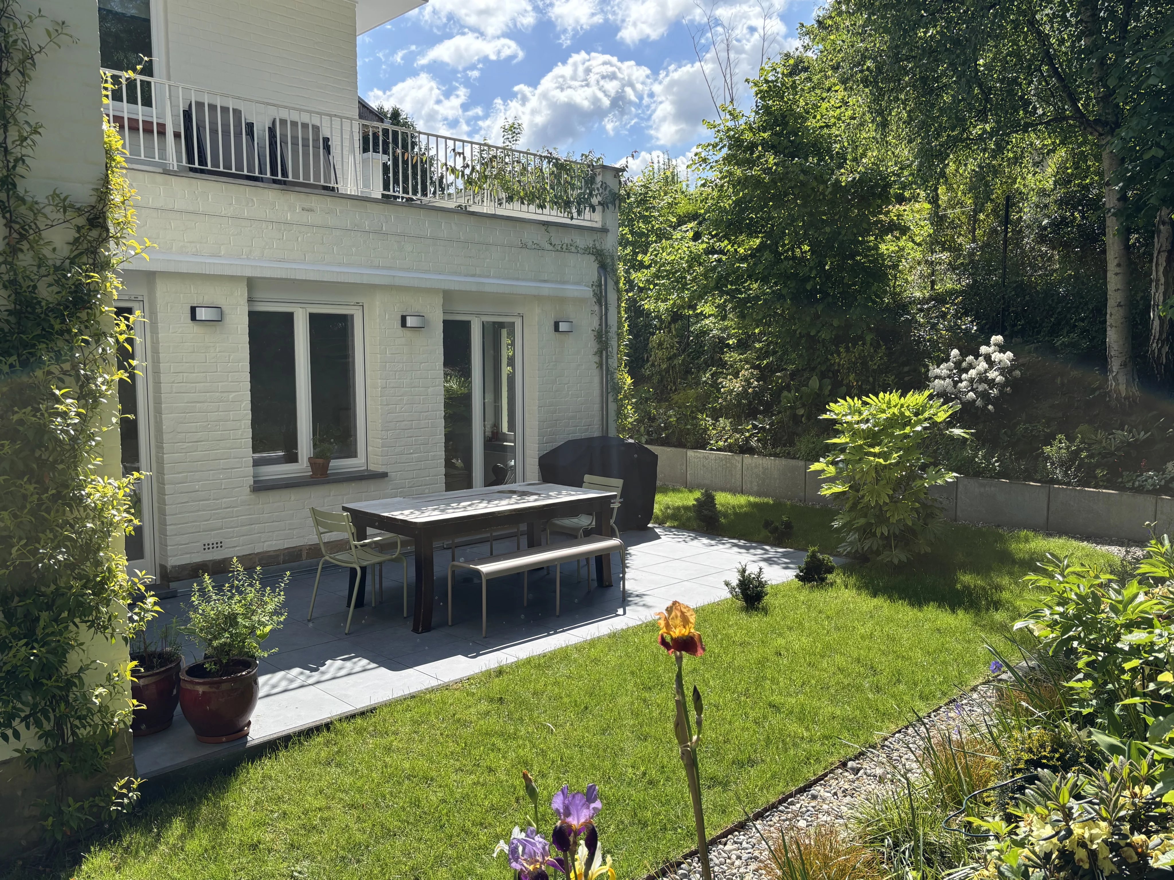 Observatory Neighborhood, a 3-facade house fully renovated on a 350m2 south-facing plot.