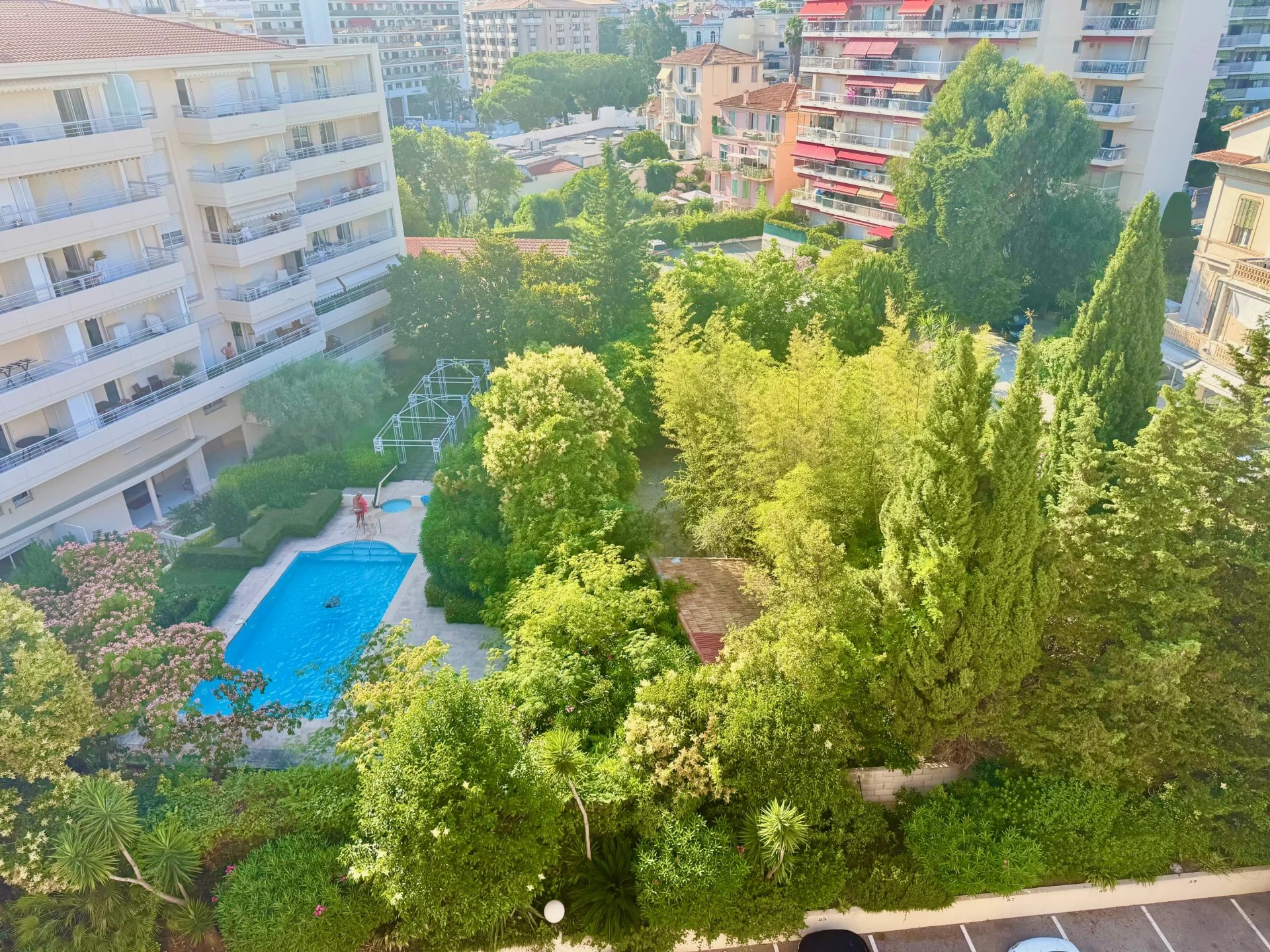 Cannes Top floor 2-room apartment for sale