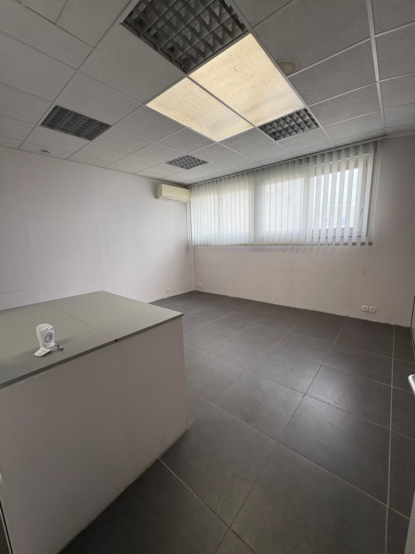 Bureaux à louer – 3 pièces – 69380 Lissieu – 2 parkings  - 84 m²