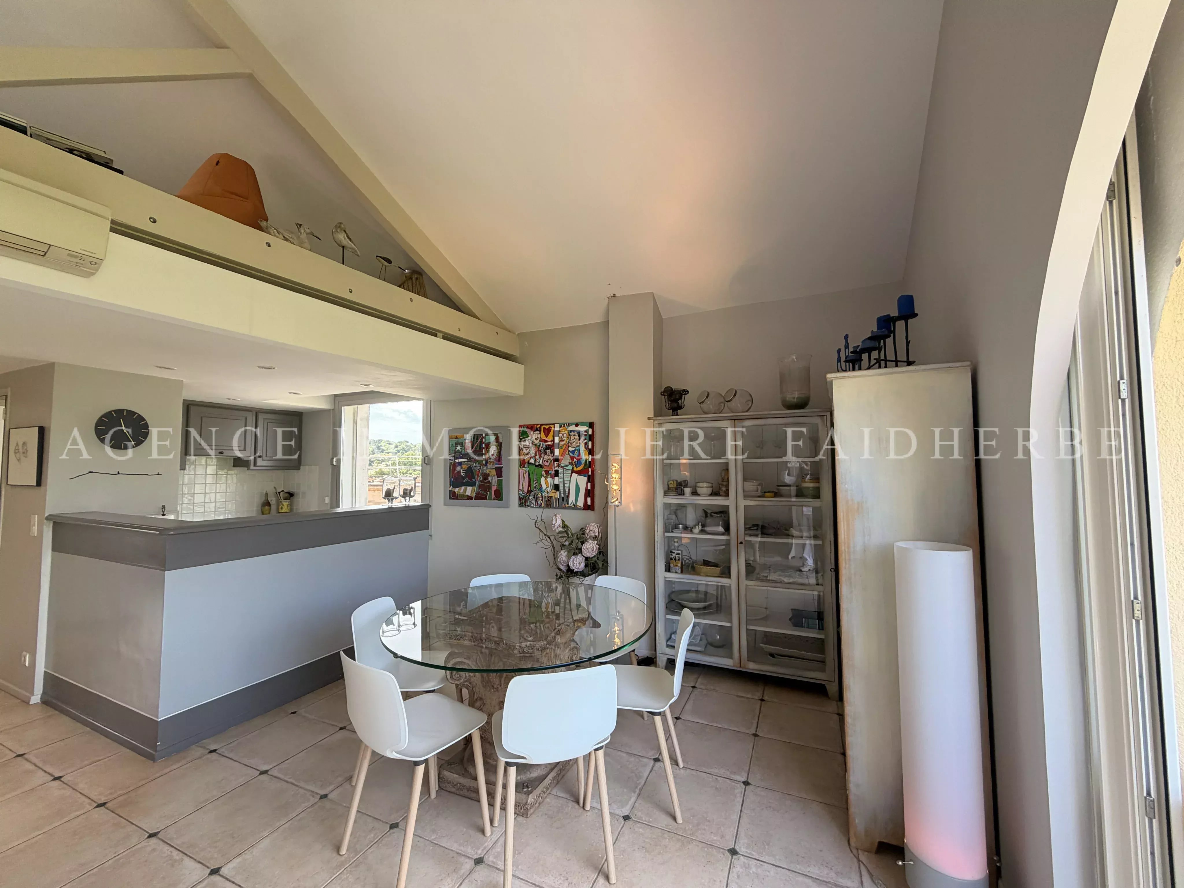 Appartement Place des Lices REF 10
