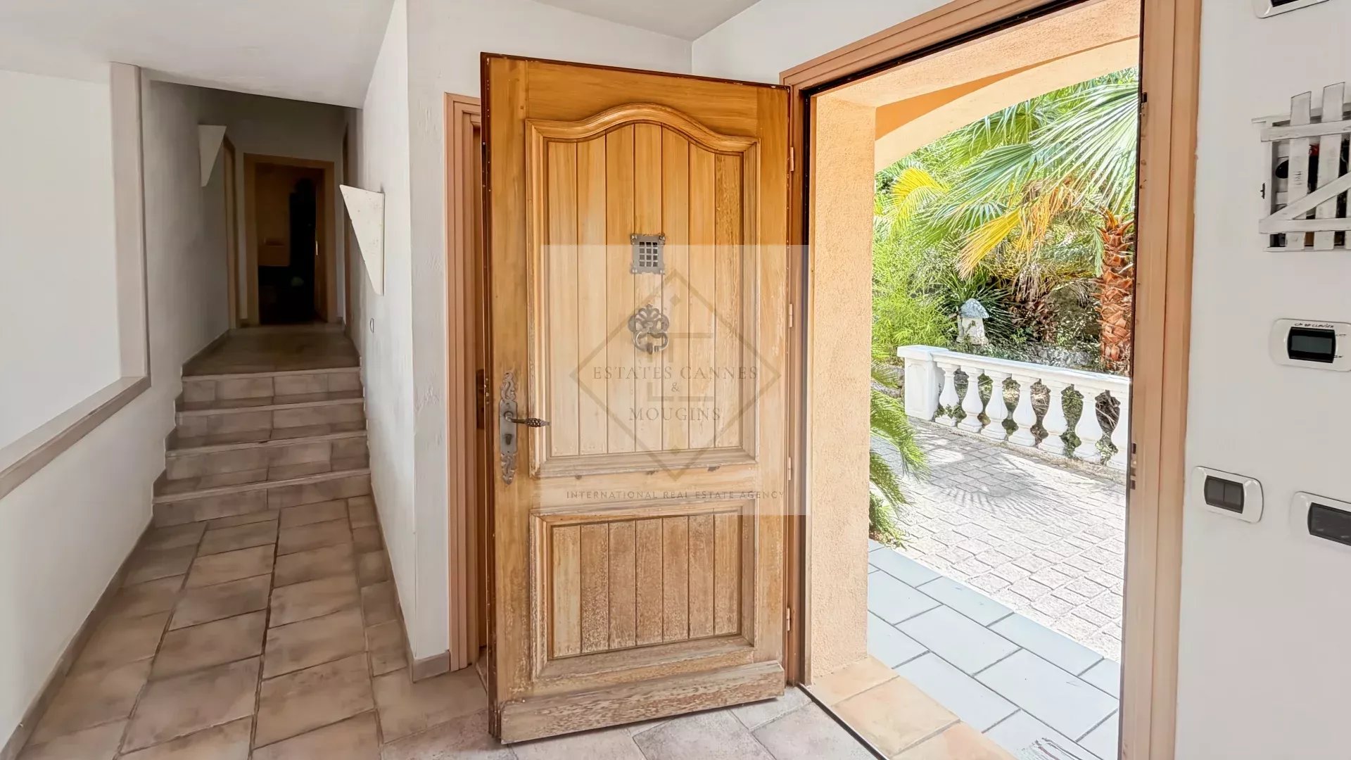 À VENDRE – VILLA DE CHARME VUE MER À ANTIBES, CALME ABSOLU — photo 10