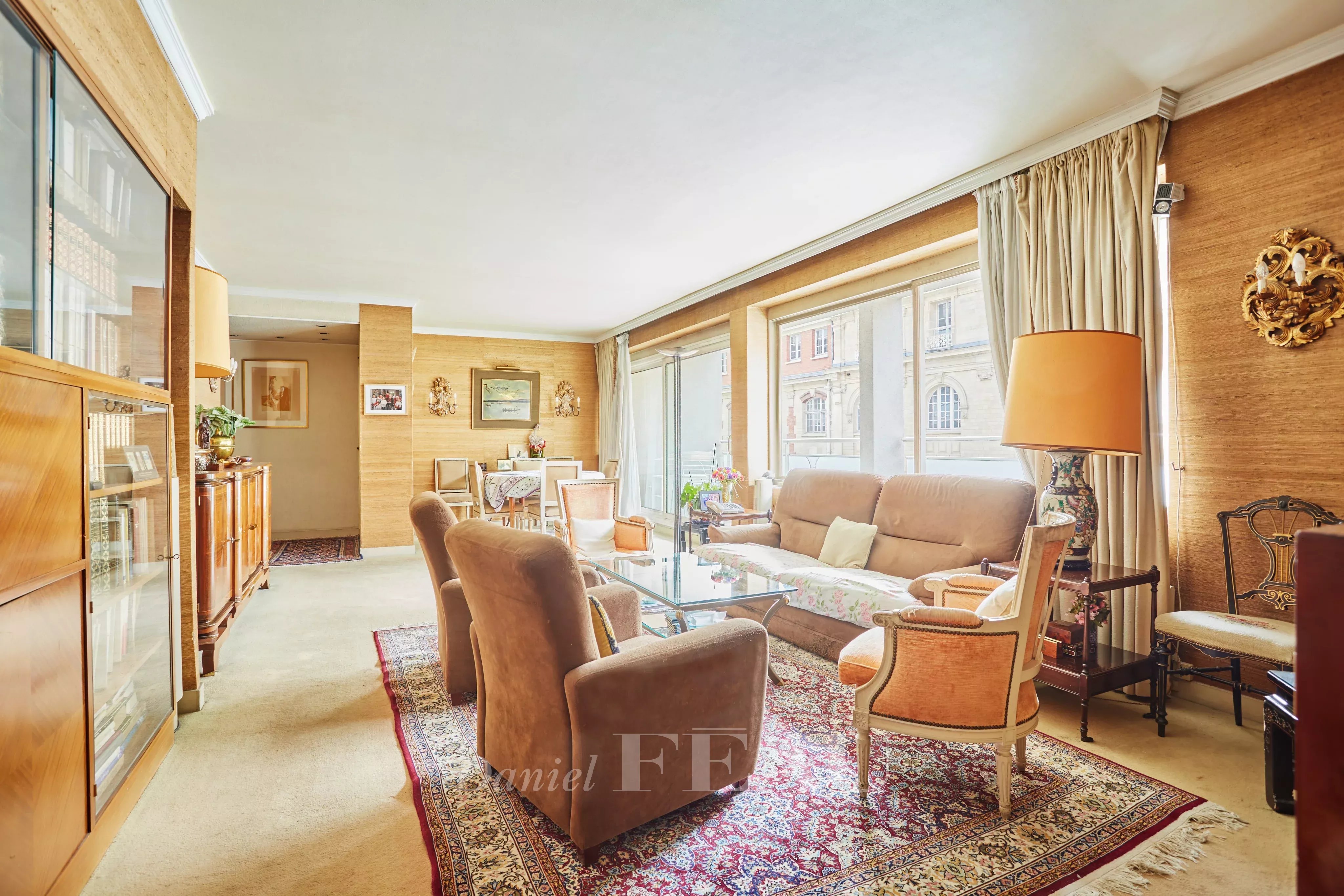 Sale Apartment Paris 7th