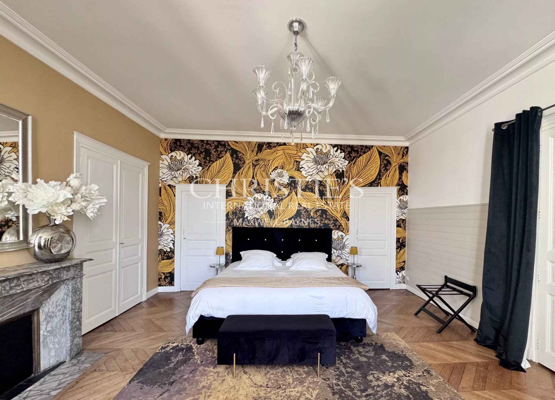 10 Bedroom Villa/Townhouse's Image 20