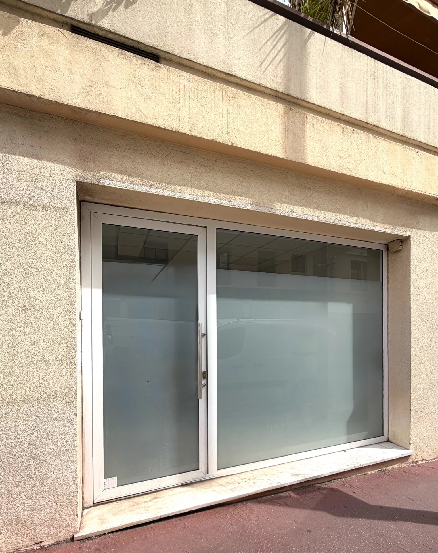 LOCAL COMMERCIAL / BUREAU LIBRE