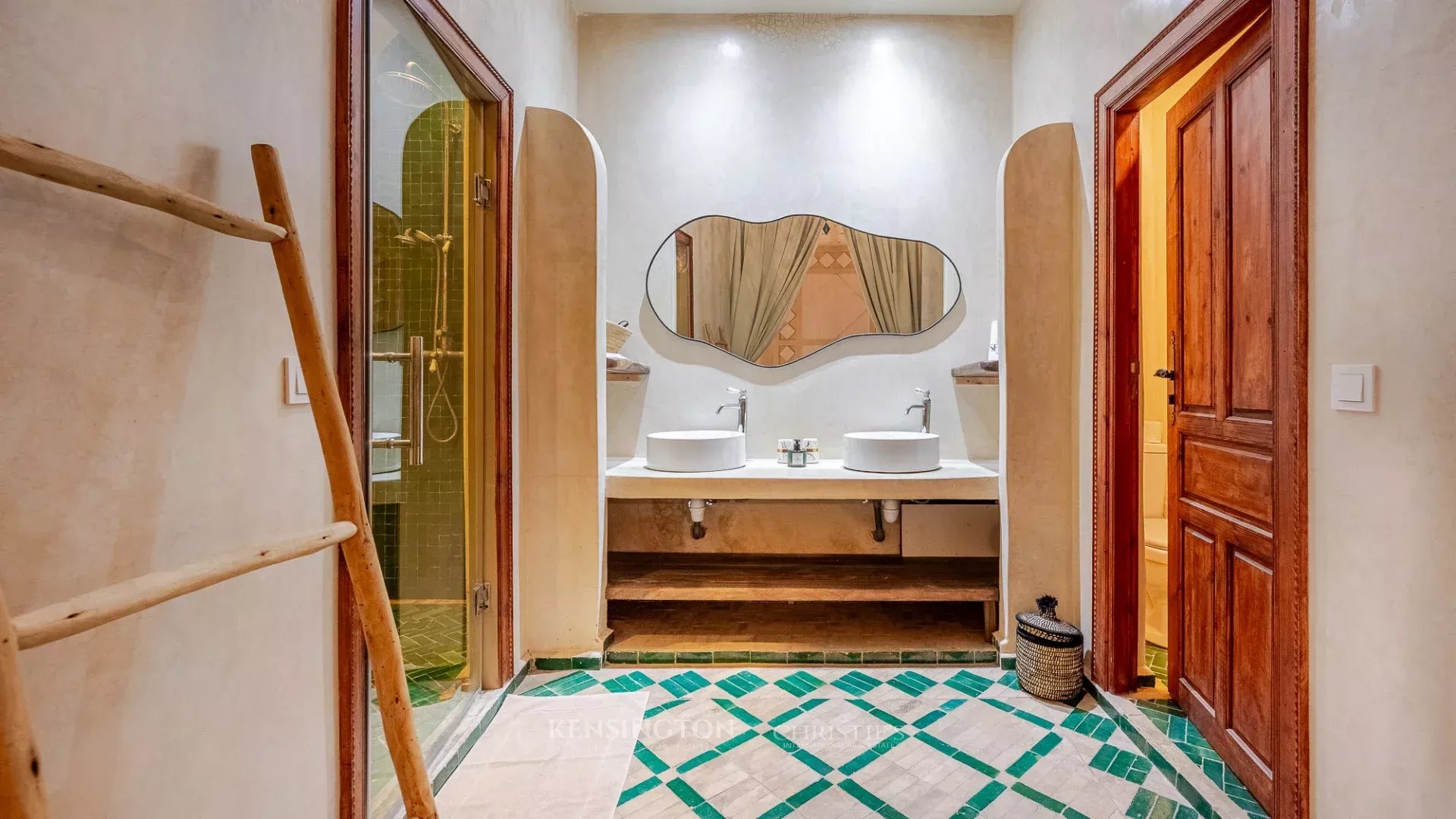 6 Bedroom Villa/Townhouse's Image 21