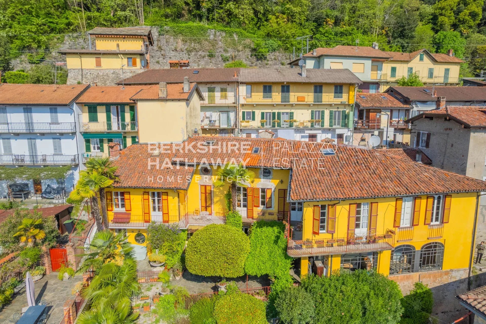 Historic Residence with Three Independent Units and Panoramic Lake Maggiore Views in Solcio di Lesa