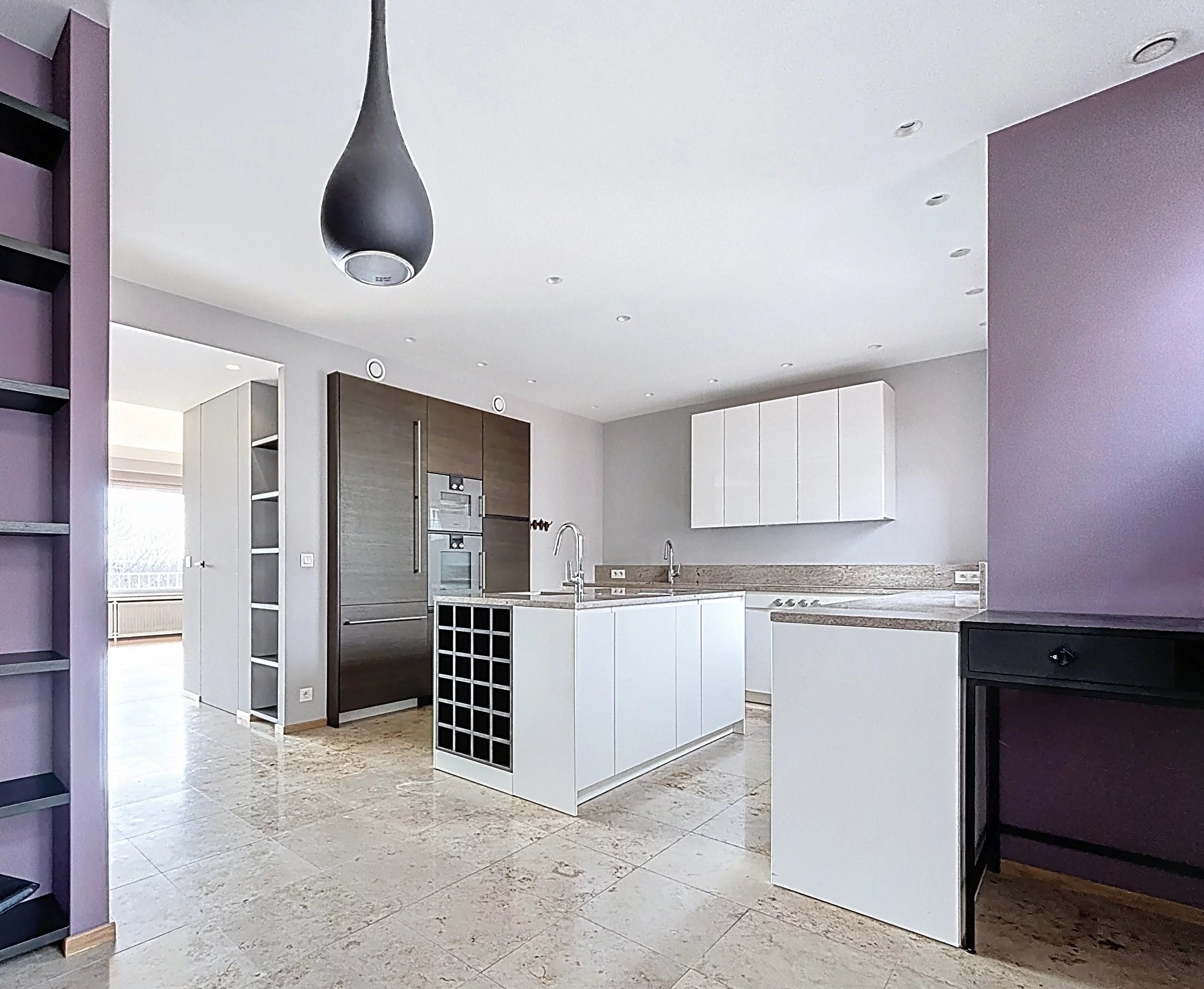 Renovated 4-bedroom penthouse 235 m2 + garage