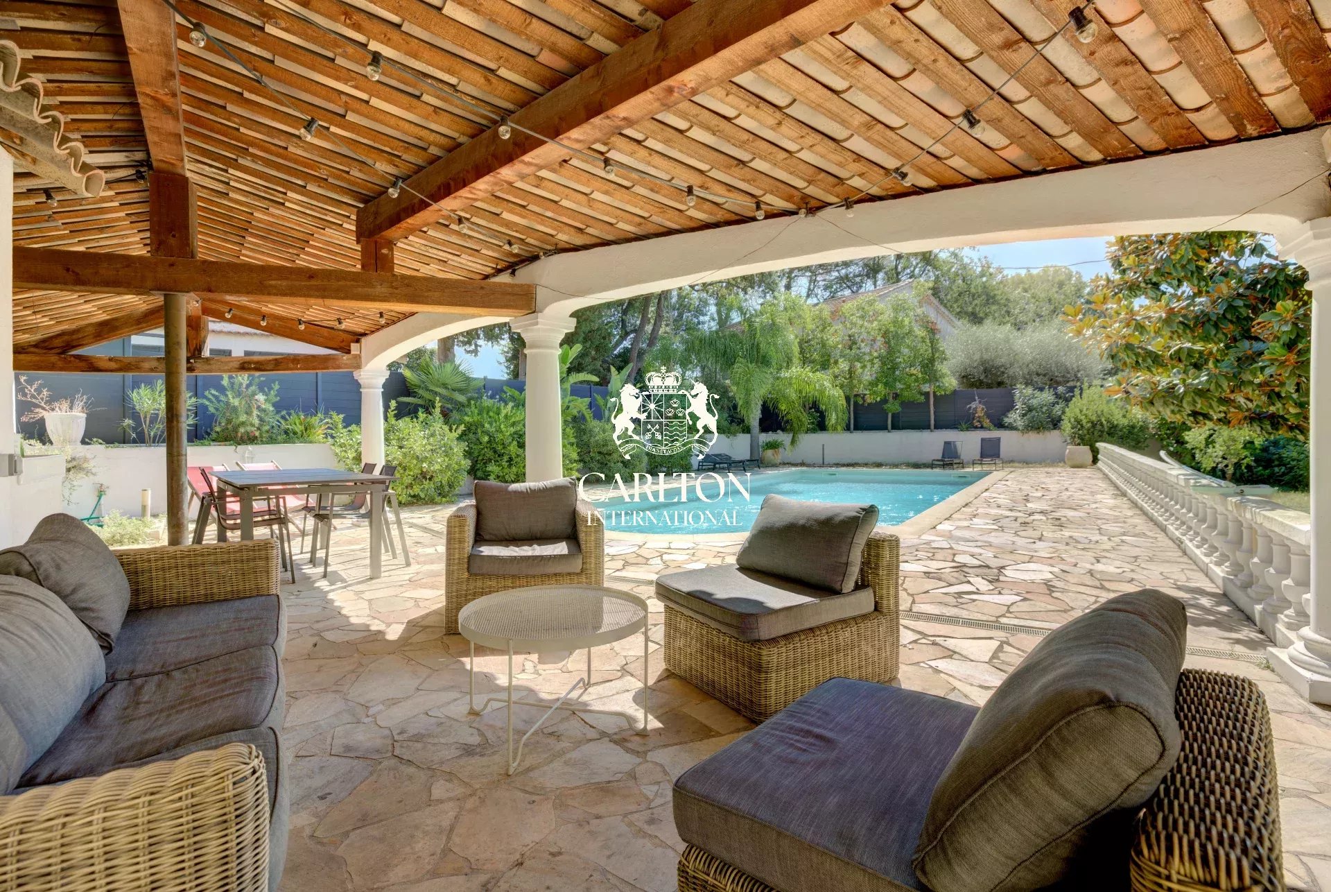 SOLE AGENT – MOUGINS – Beautiful renovated Provencal villa with pool and outbuilding