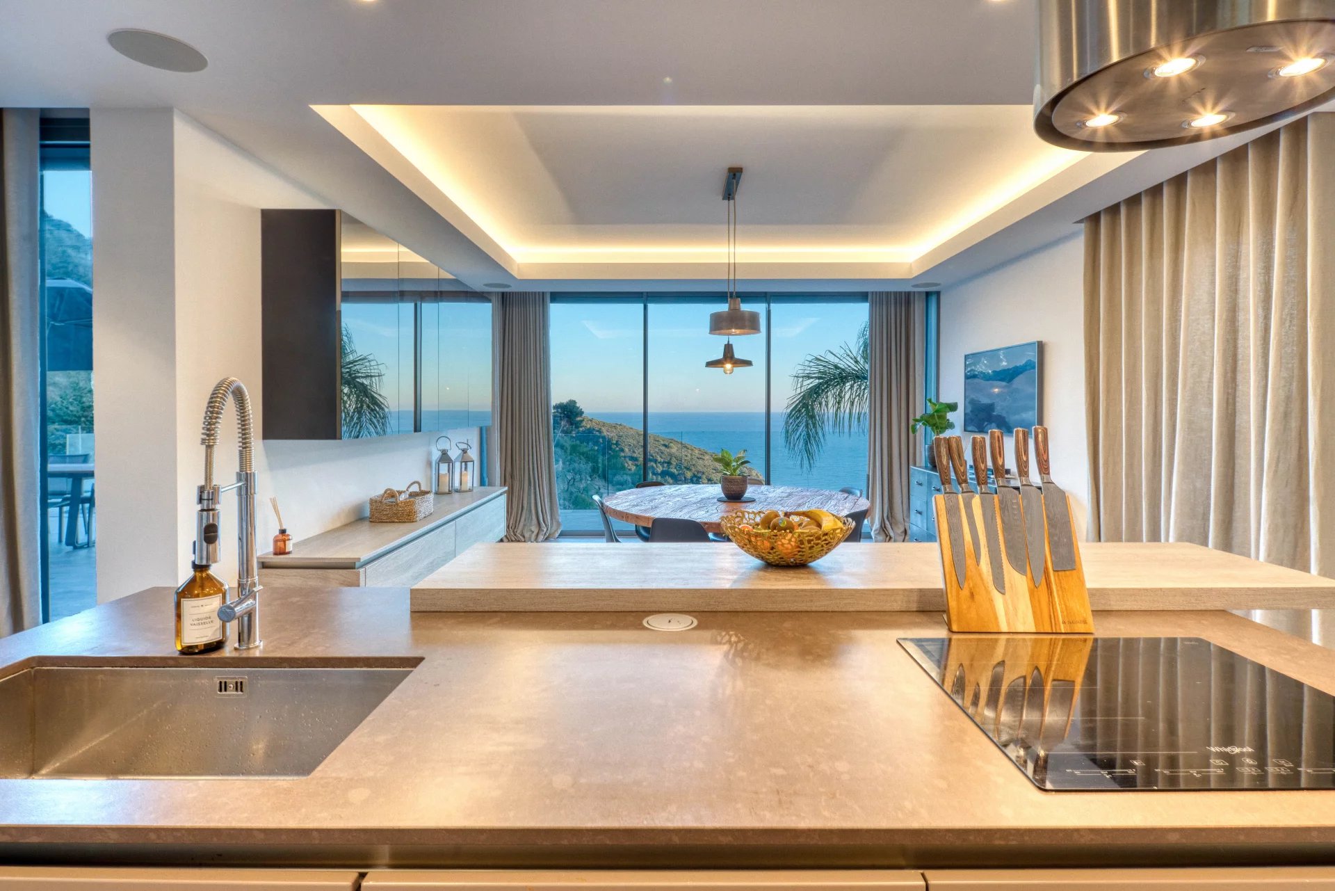 Eze - Villa contemporaine d'exception - vue mer panoramique