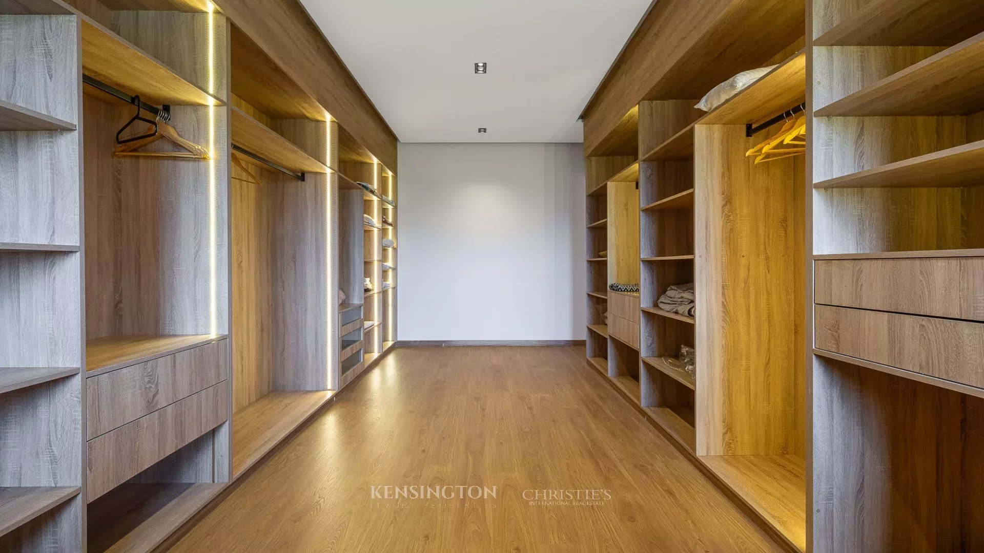 4 Bedroom Villa/Townhouse's Image 28