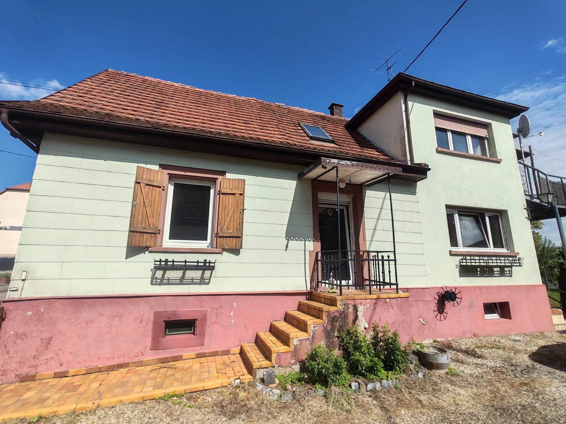 Maison composée de deux logements sur un terrain de 4 ares et 70 centiares