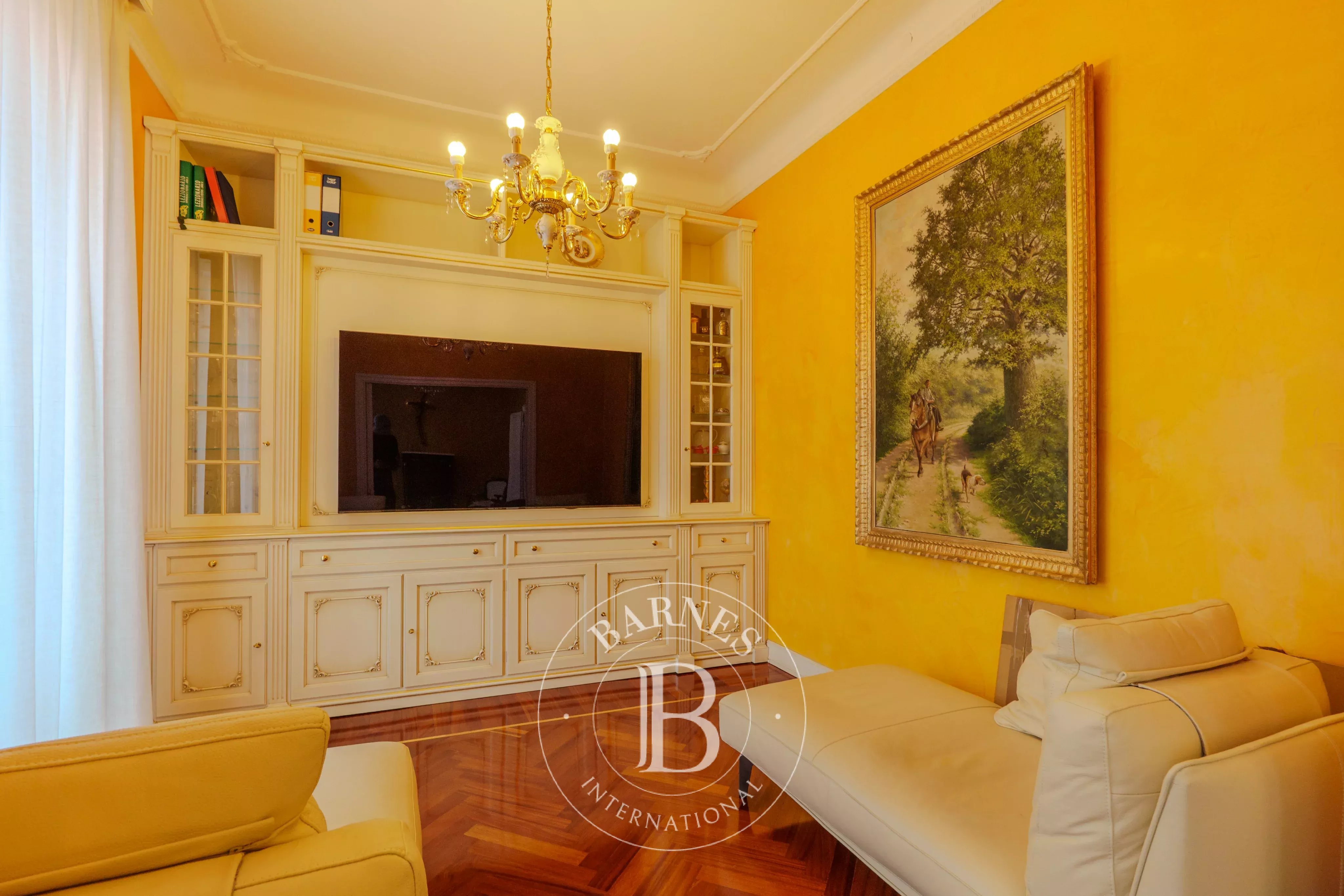 Luxury Apartment a few steps from the centre of Como - picture 7