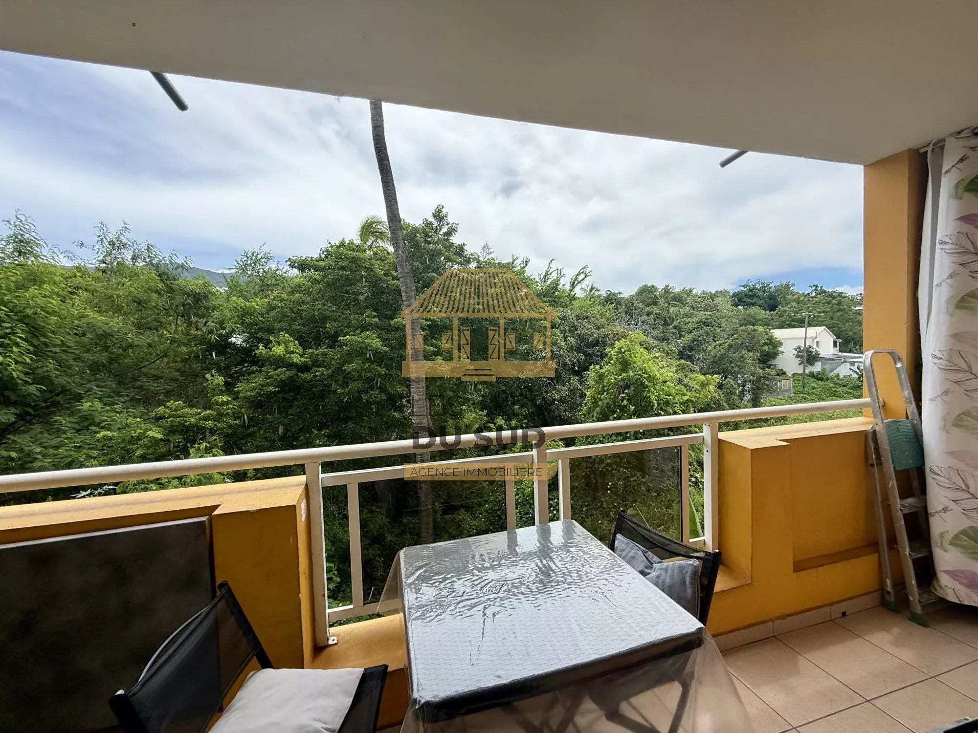 A VENDRE - APPARTEMENT DE TYPE T3 DE 60 M2 ENVIRON - ETANG SALÉ - 147 000 €