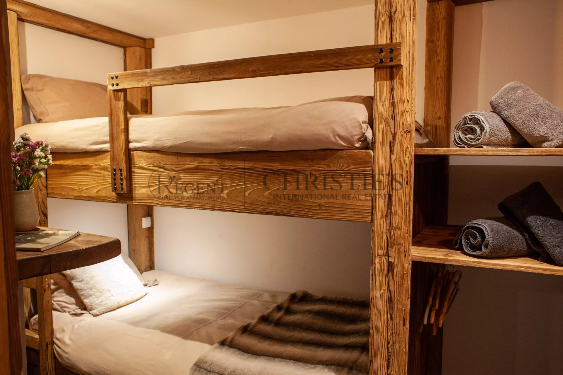 10 Bedroom Villa/Townhouse's Image 15