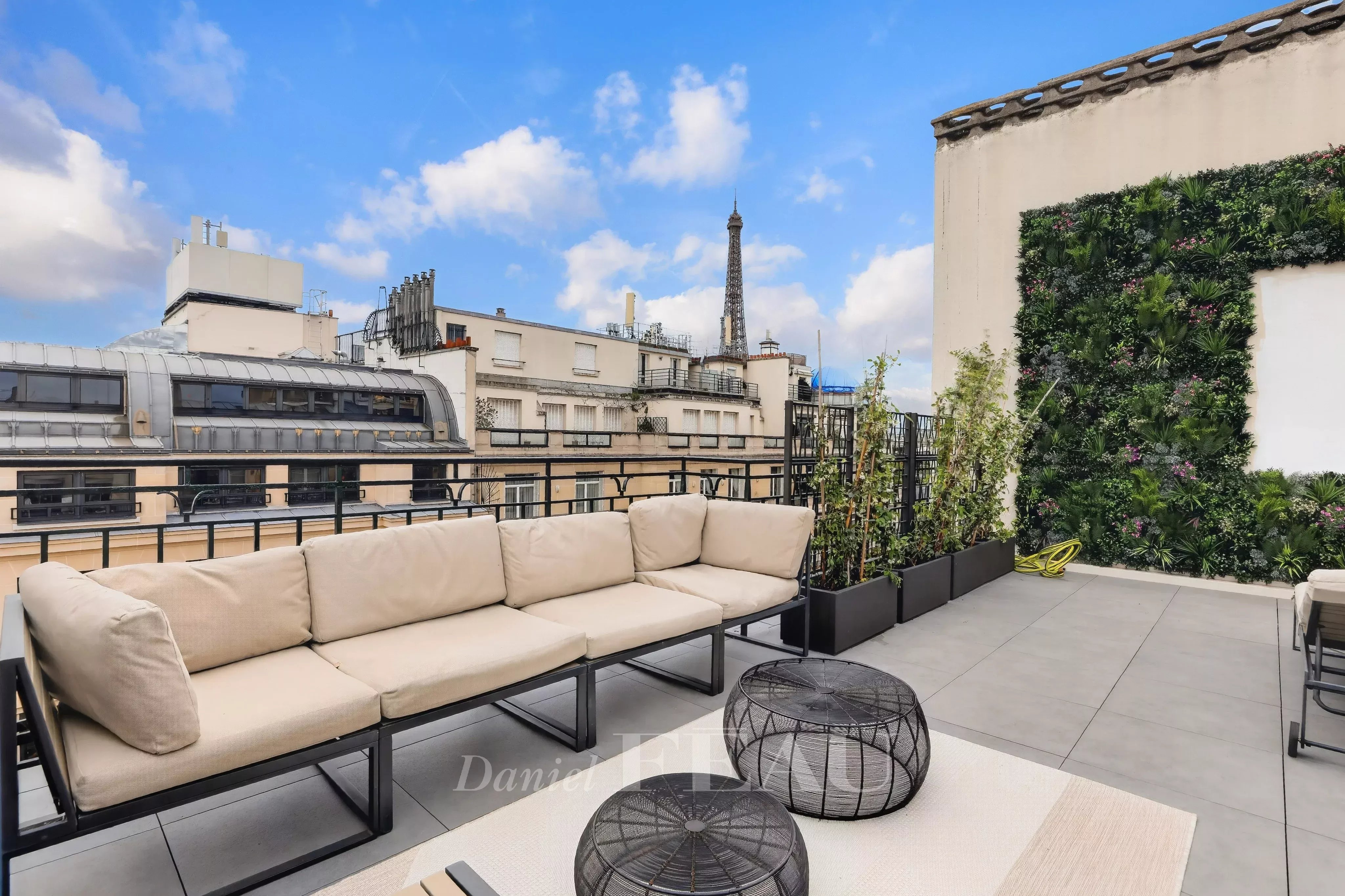 Paris 7th District – A 2-bed apartment with rooftop