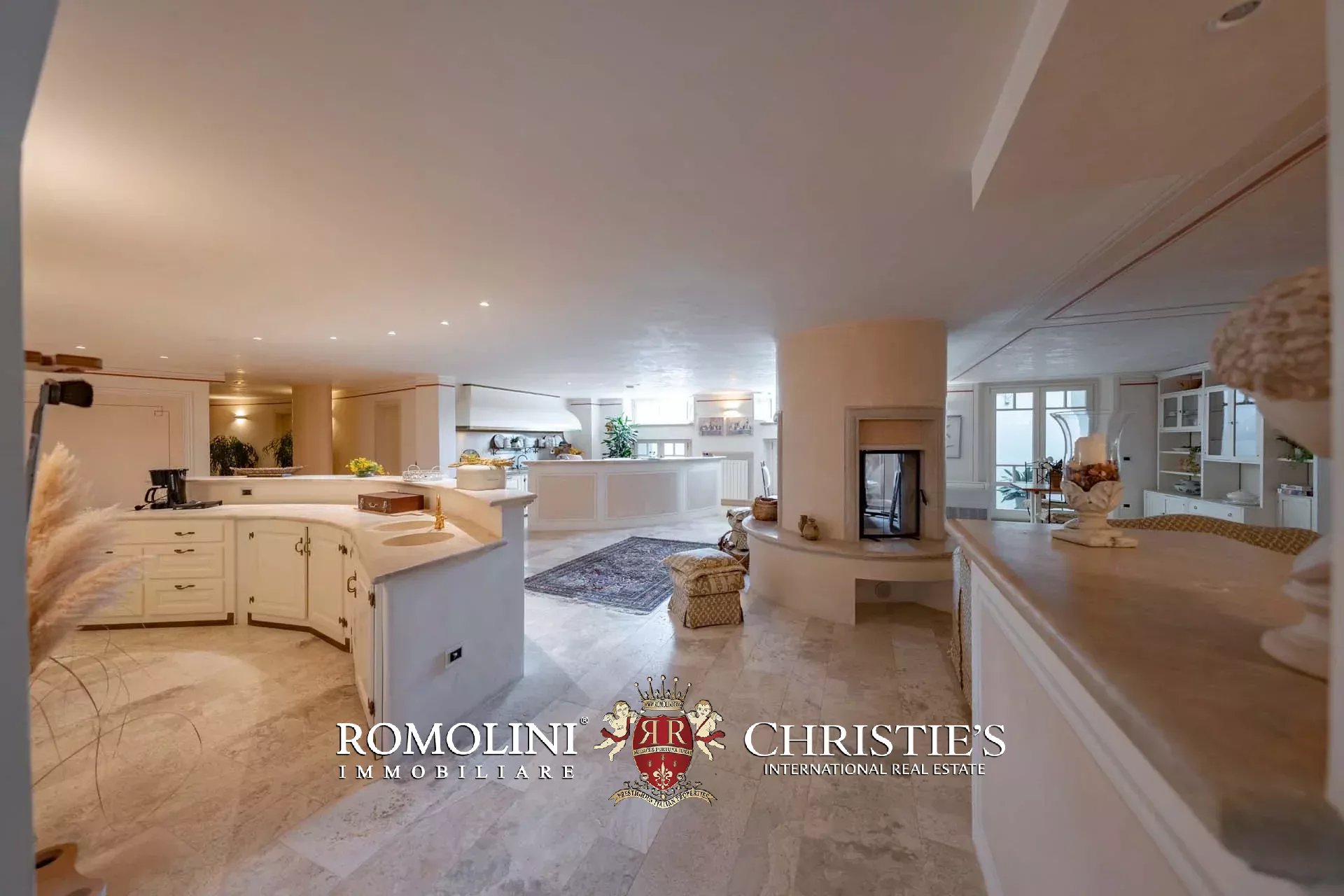 10 Bedroom Villa/Townhouse's Image 72