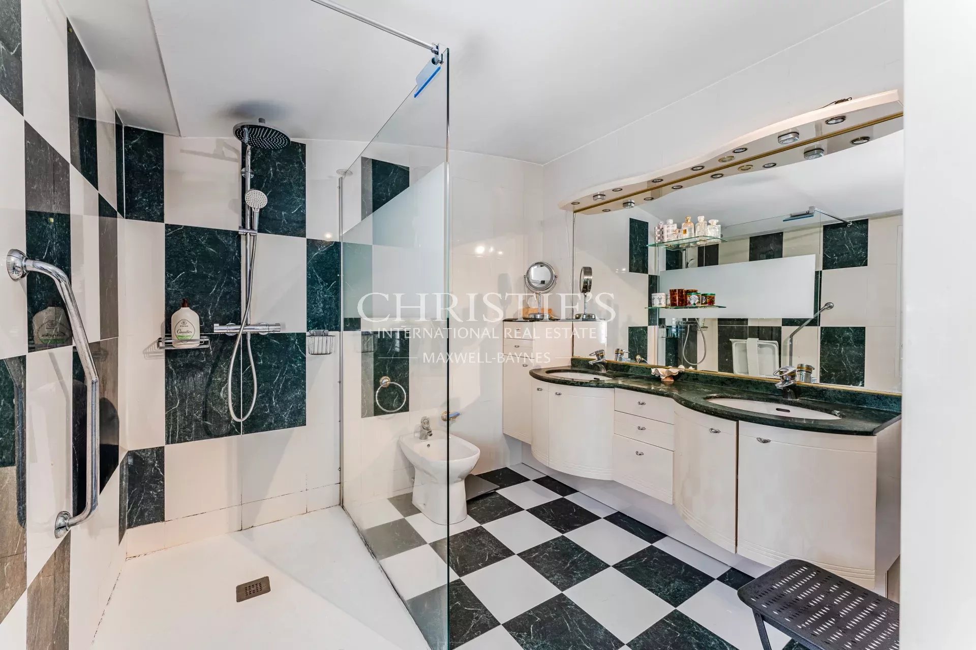 5 Bedroom Villa/Townhouse's Image 7