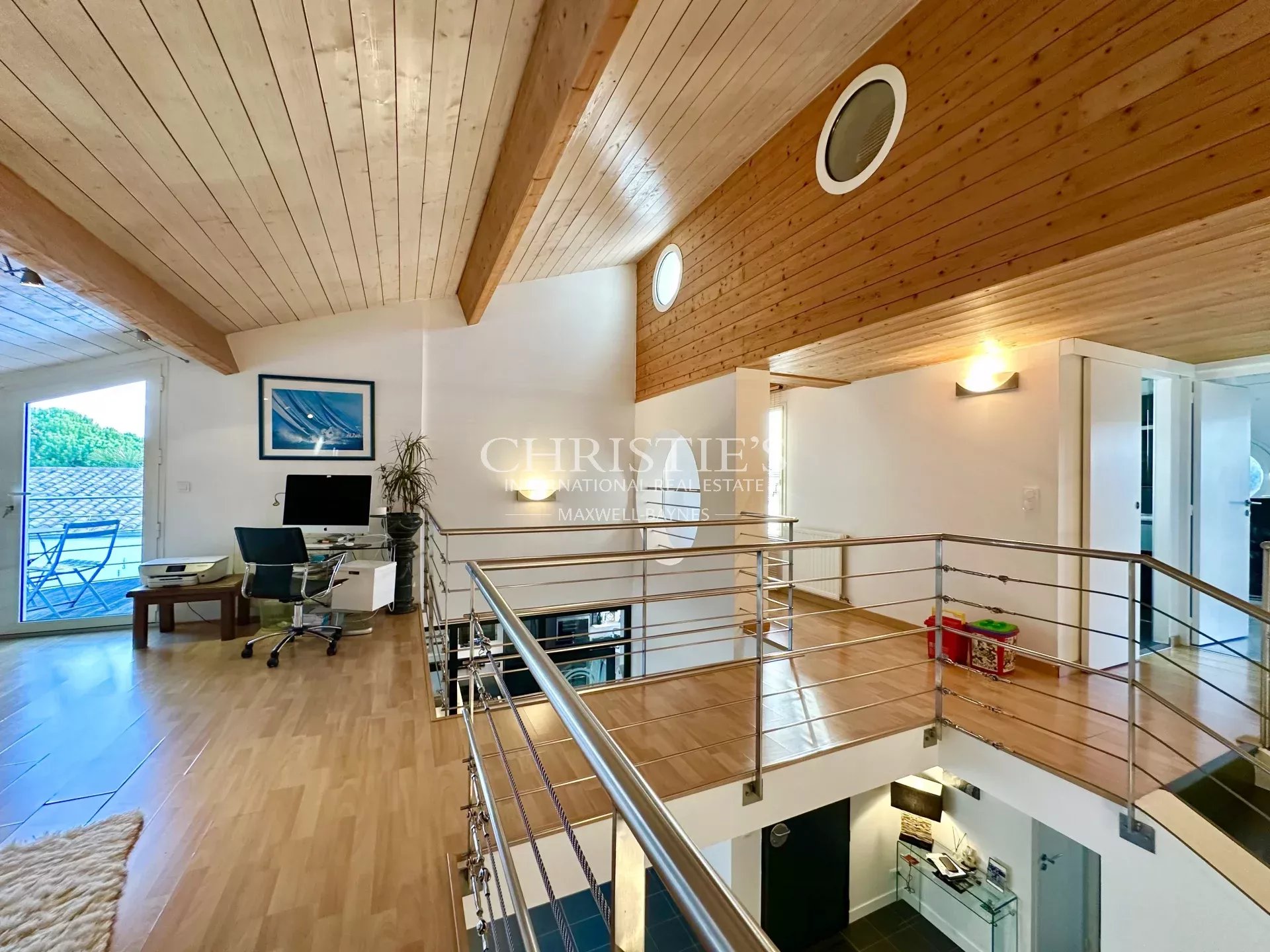 4 Bedroom Villa/Townhouse's Image 3