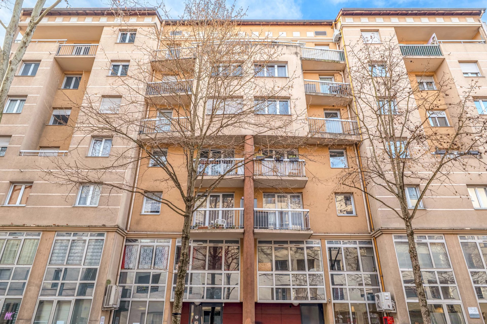 Appartement T3 à Gare de Vaise avec balcon, cave & parking