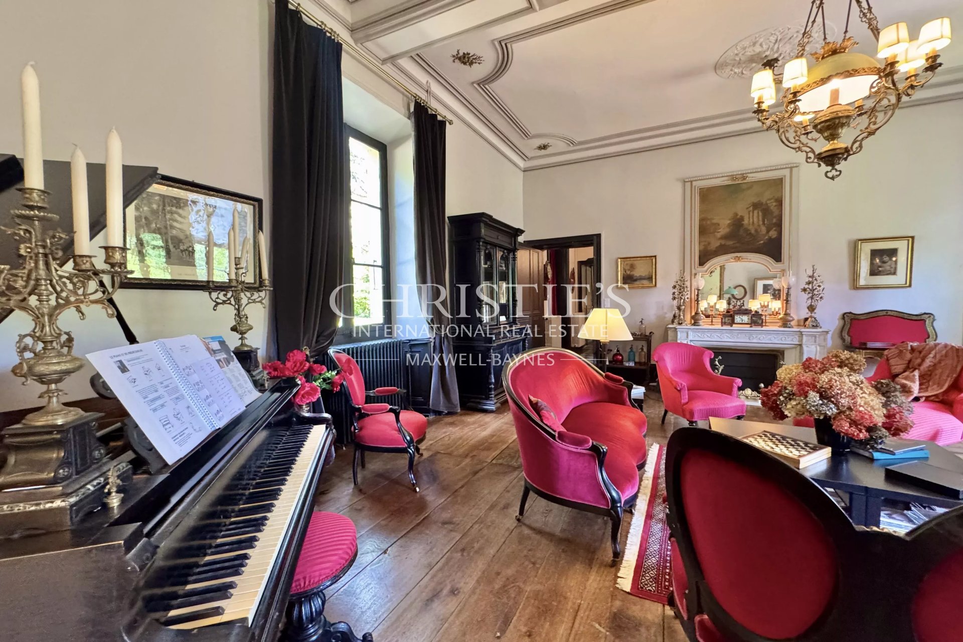 6 Bedroom Villa/Townhouse's Image 22