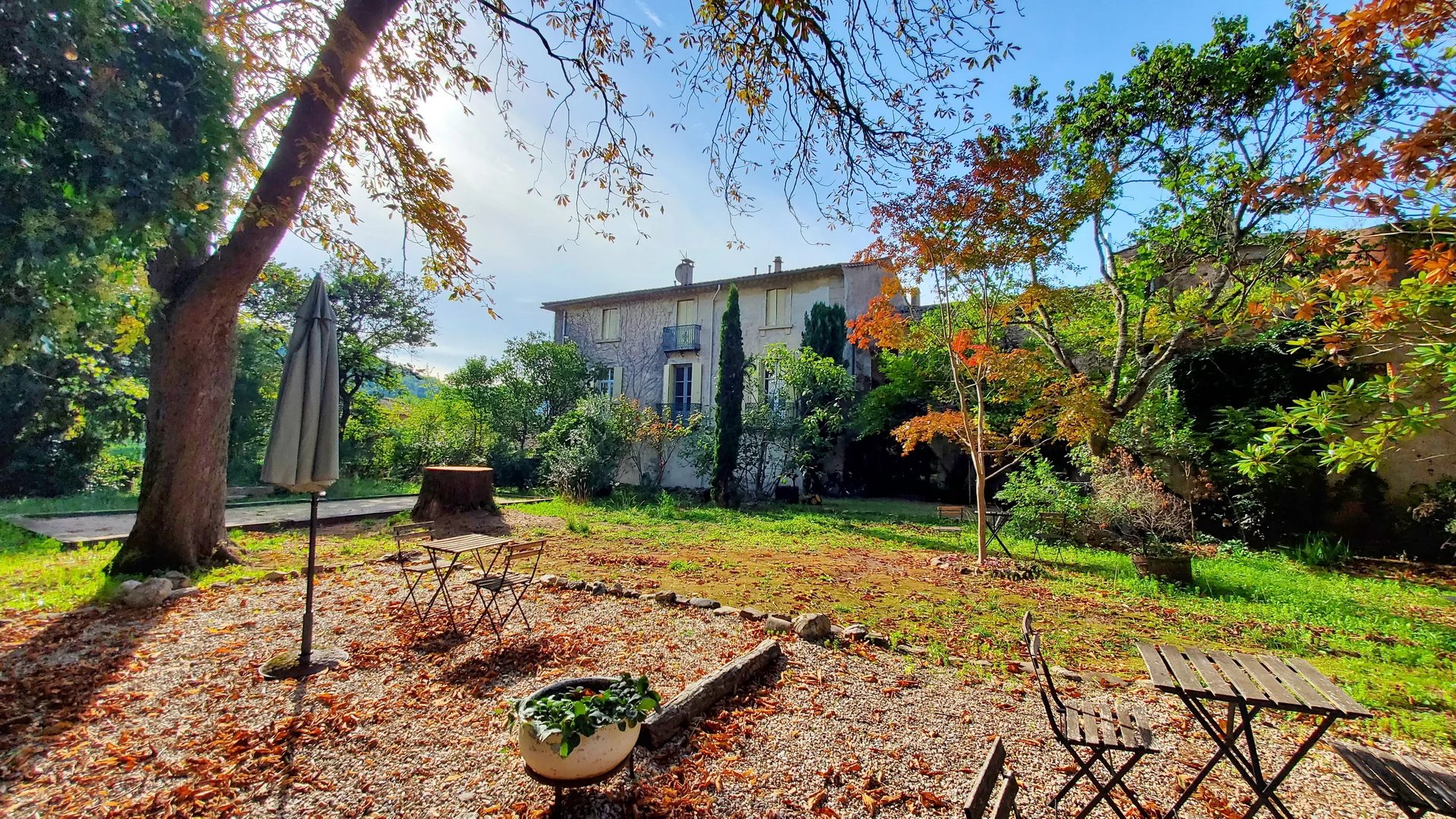 Maison de Maître avec garage et jardin