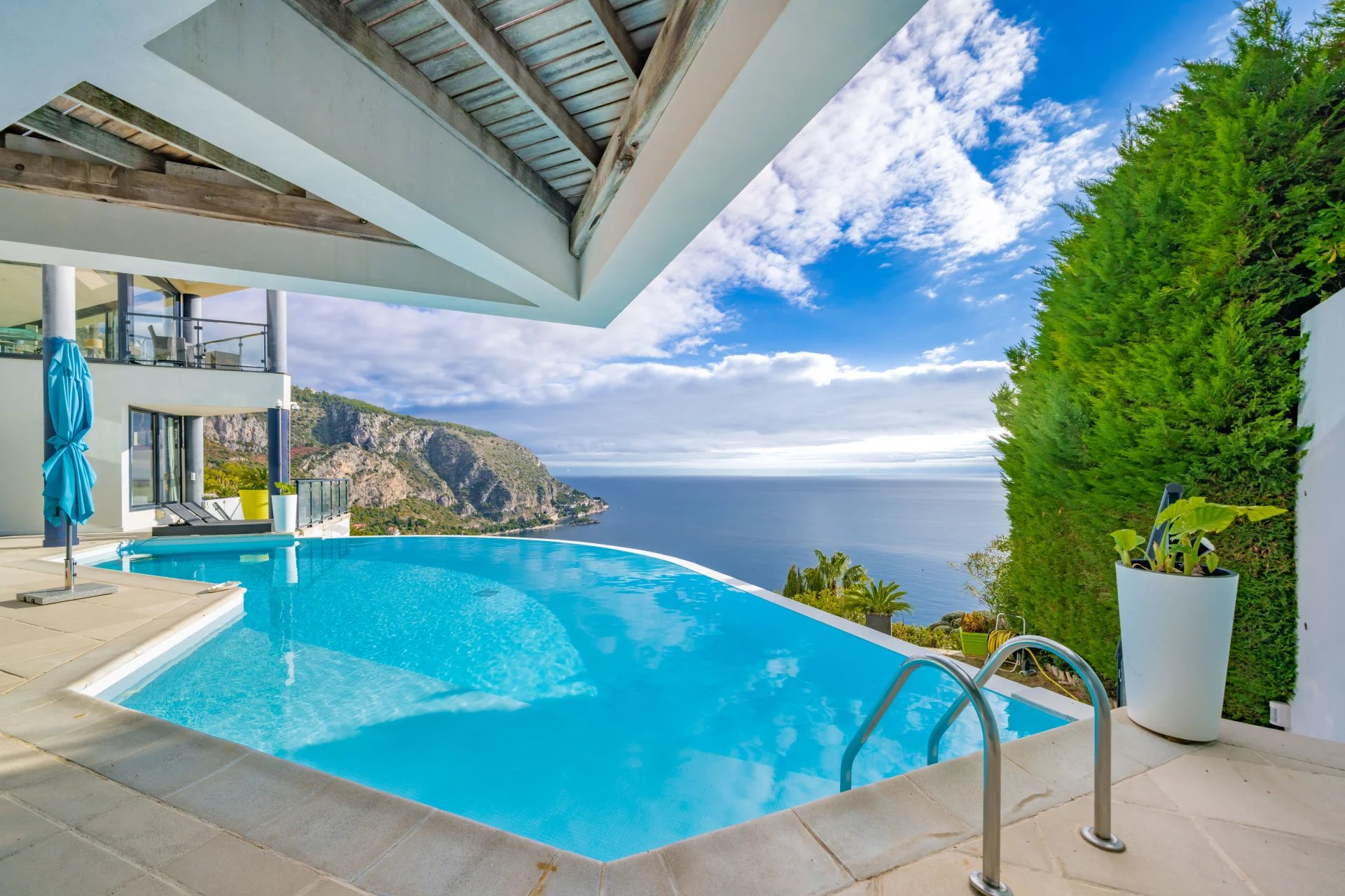 Exceptional Contemporary Villa with Panoramic Sea Views