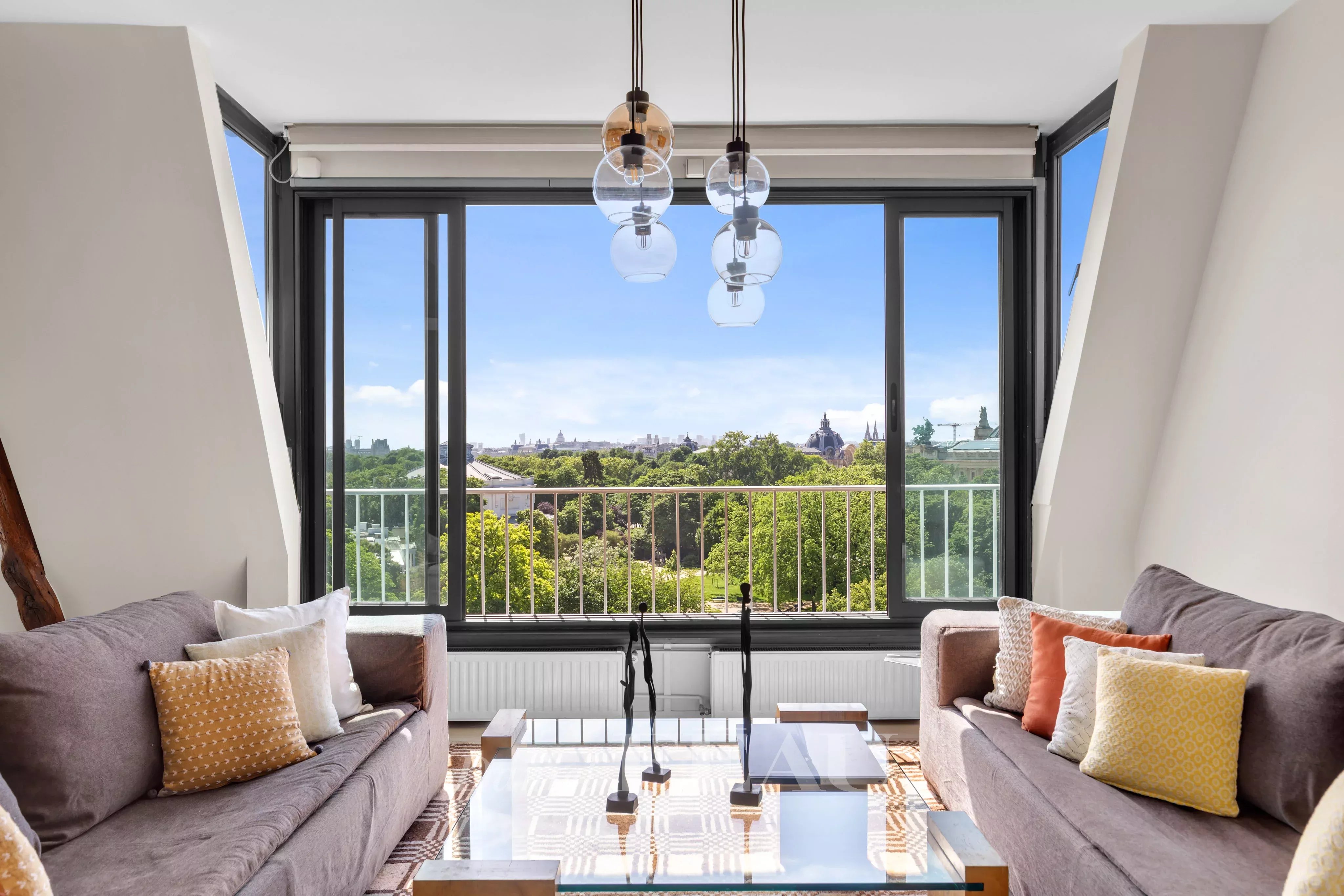 Sale Apartment Paris 8th