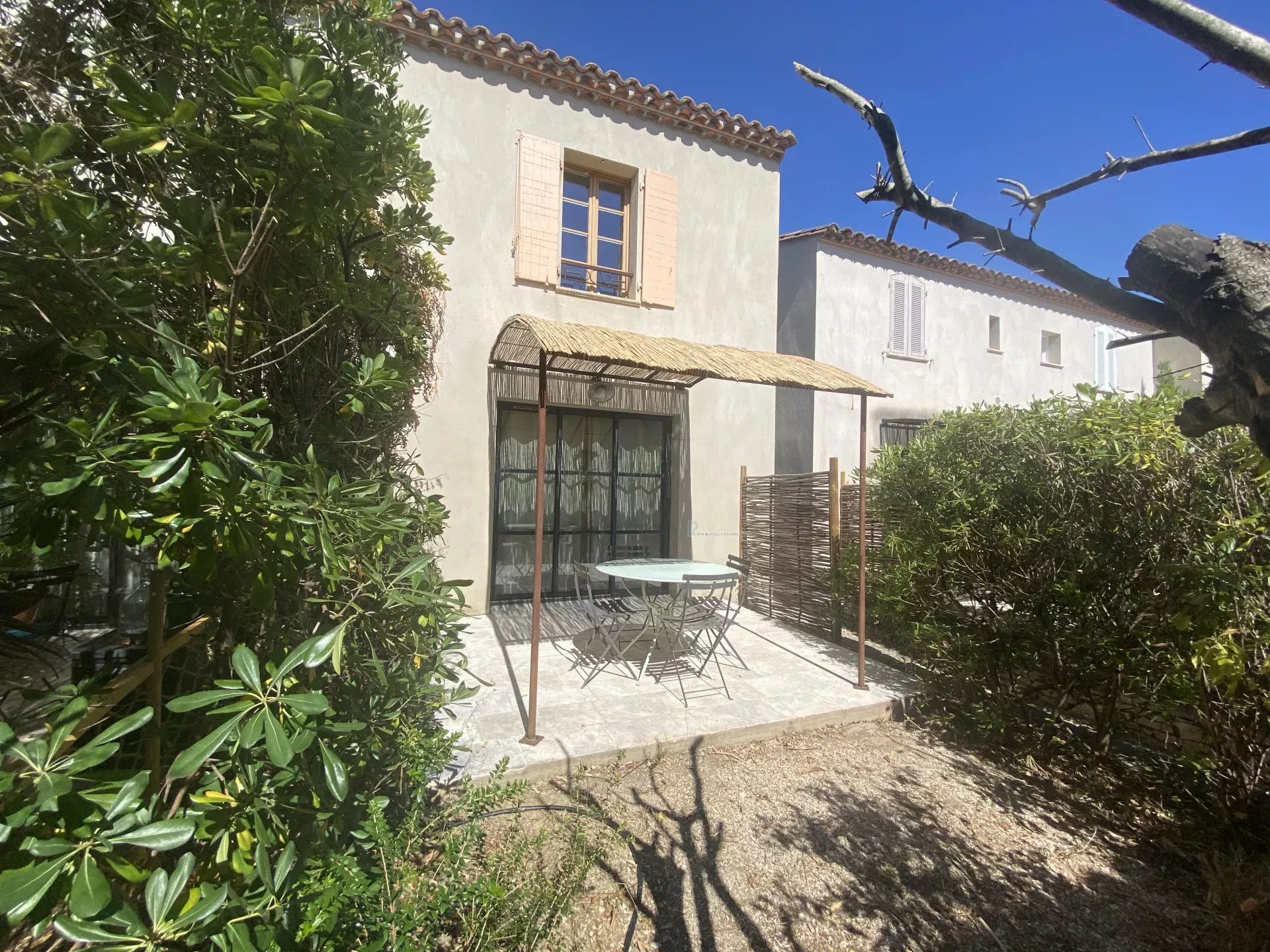 Charmante maison meublée de 2 chambres dans le village des Corbières