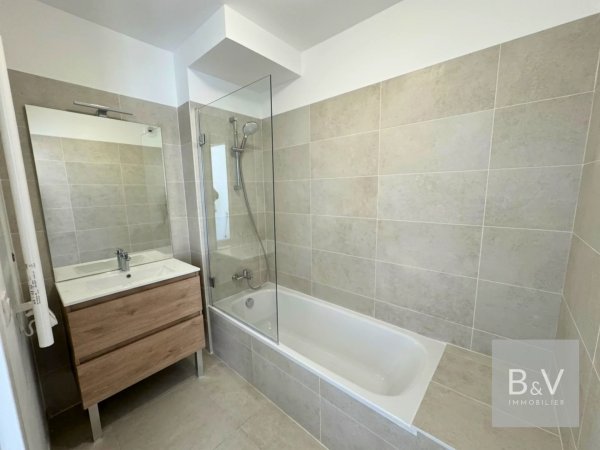 3-Bedroom Apartment in La Roquette Sur Siagne — photo 7