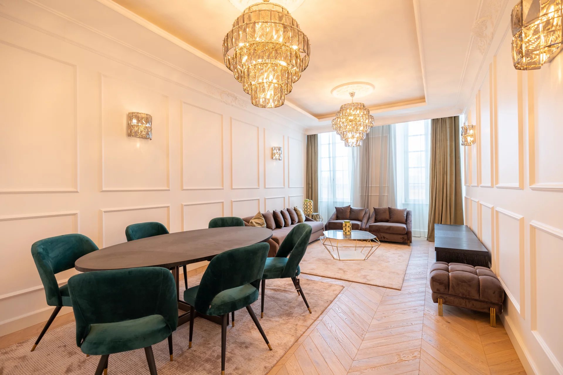 SALEYA STREET 5-ROOM APARTMENT EXCEPTIONAL RENOVATION