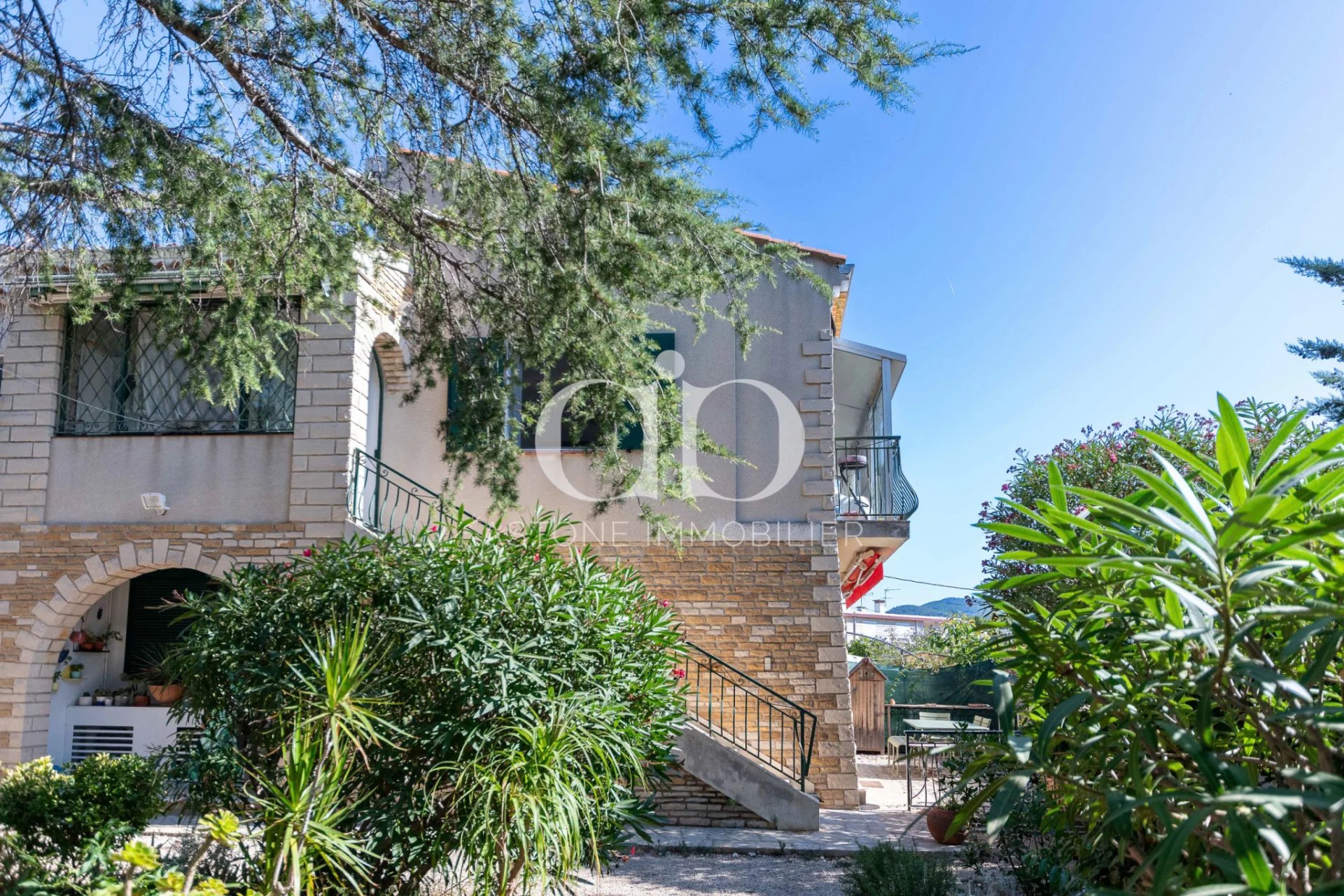 LA CIOTAT / APPARTEMENT AVEC JARDIN DANS UNE MAISON