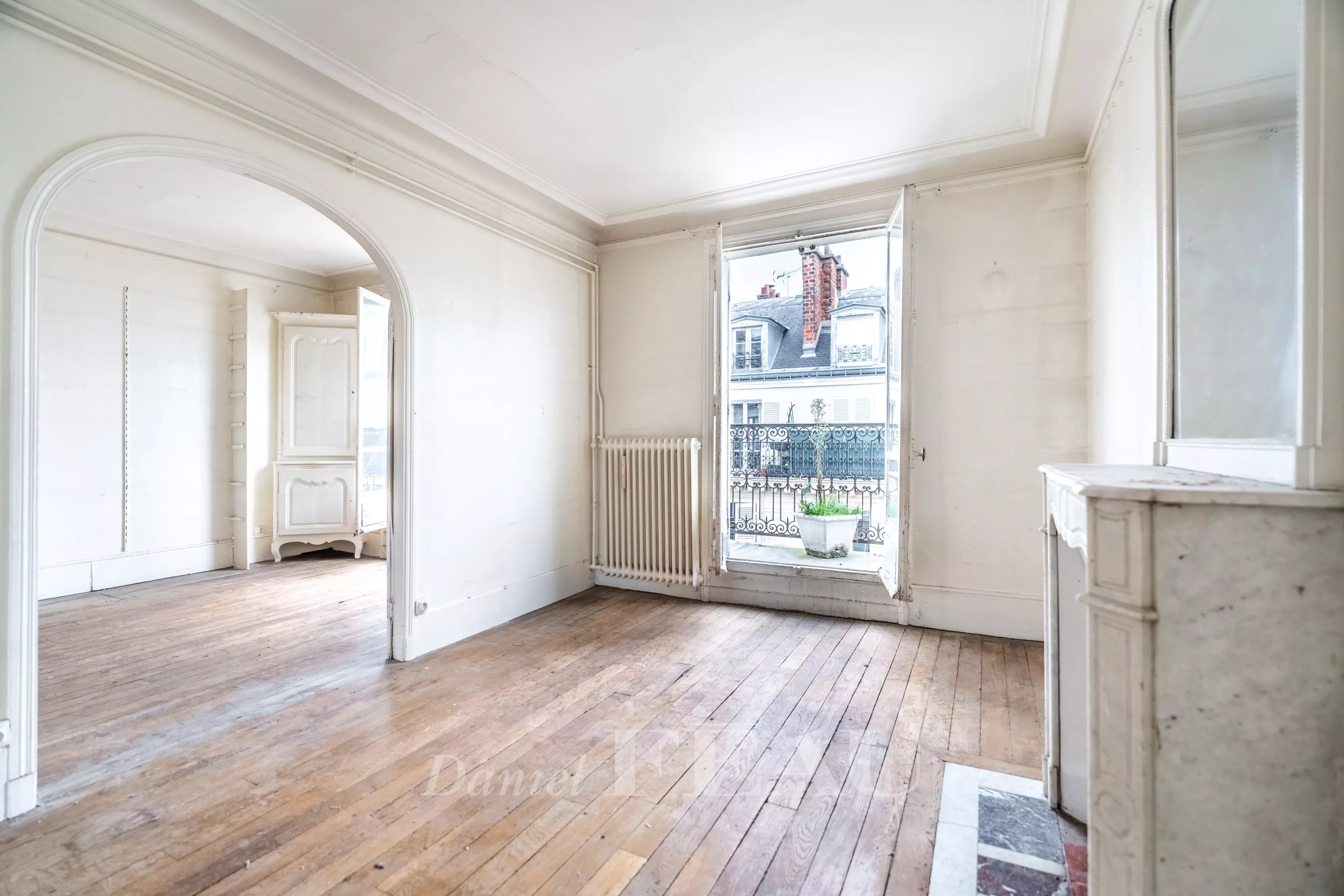 Sale Apartment Paris 17th