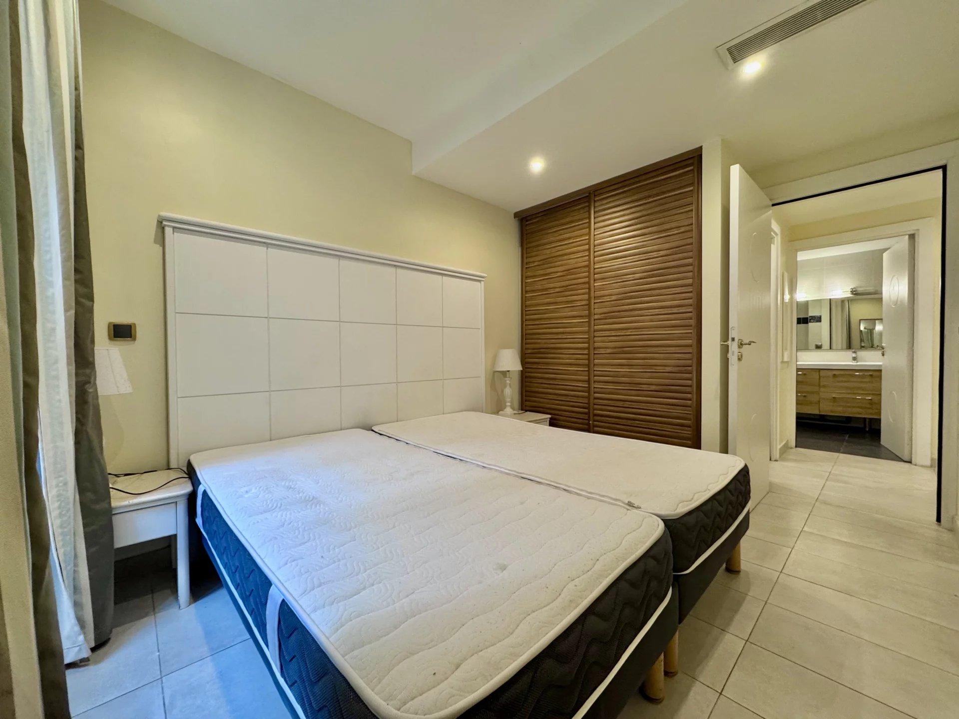 NICE - QUAI DES ÉTATS UNIS - Appartement deux pièces vue mer — photo 8
