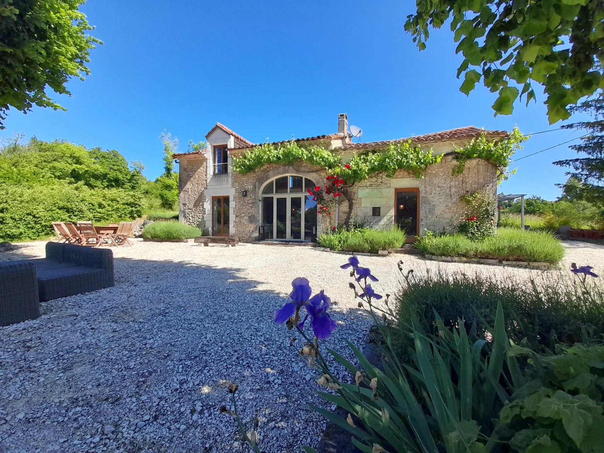 Beautiful country house in an idyllic setting