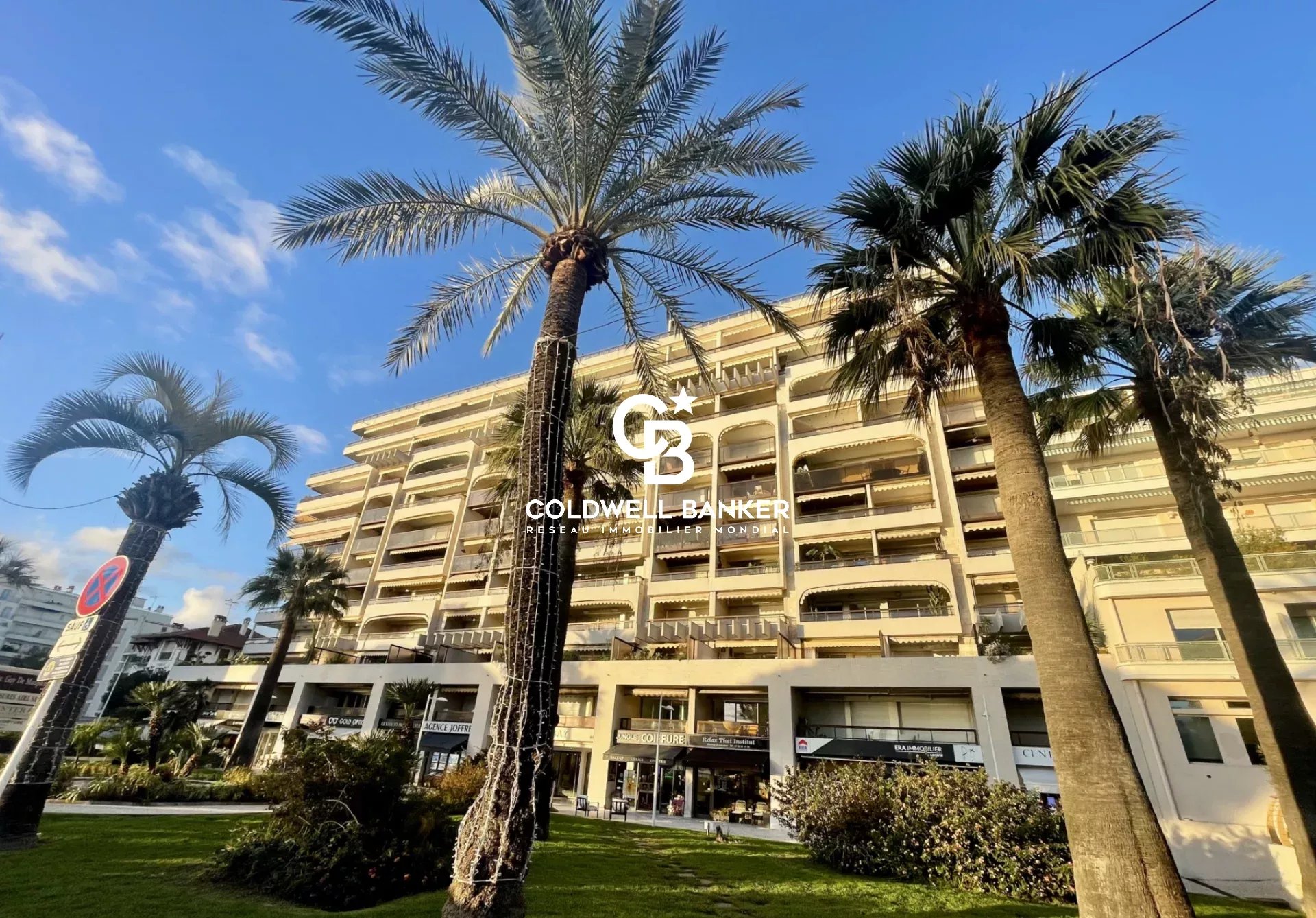 Juan-les-Pins – Appartement de charme au sein d’une résidence de prestige en front de mer