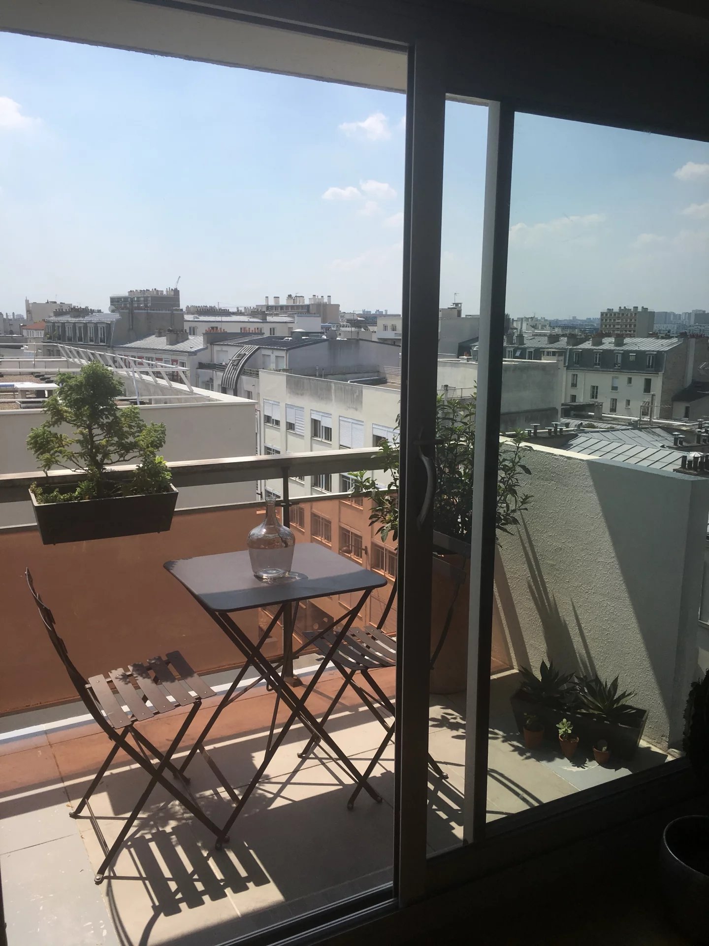 2 pièces avec balcon en bon état, en étage élevé avec vue dégagée exposé plein sud