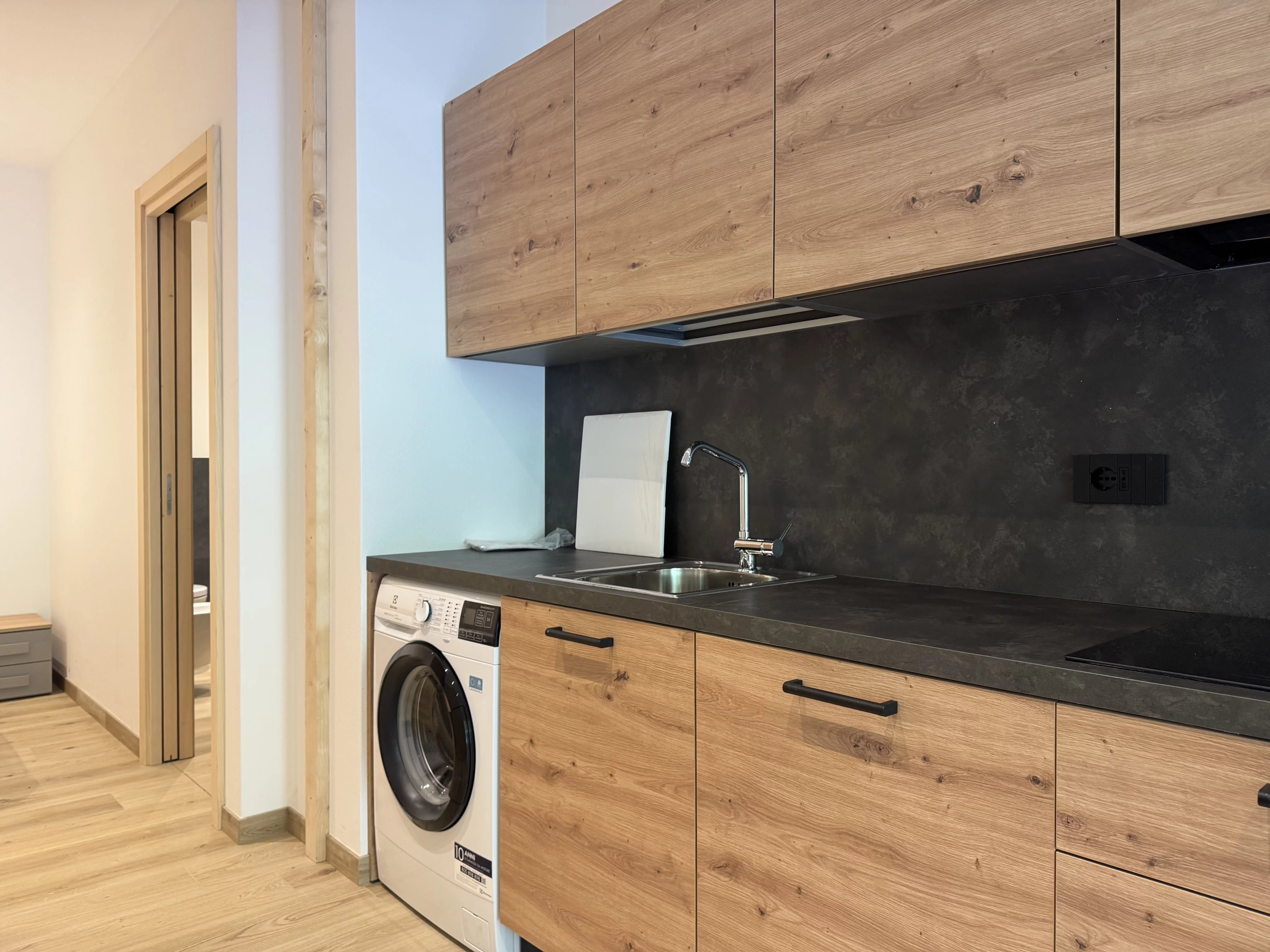 NEW STUDIO APARTMENT WITH PARKING SPACE — photo 2
