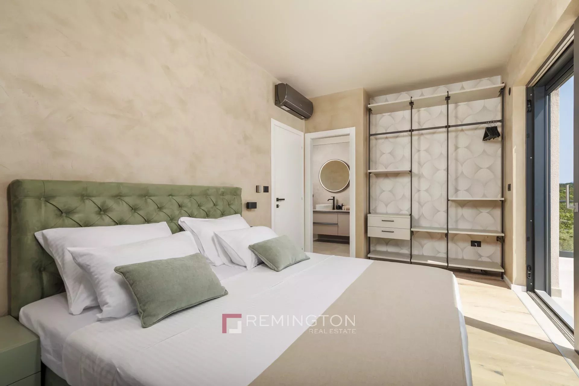 2 Bedroom Villa/Townhouse's Image 8