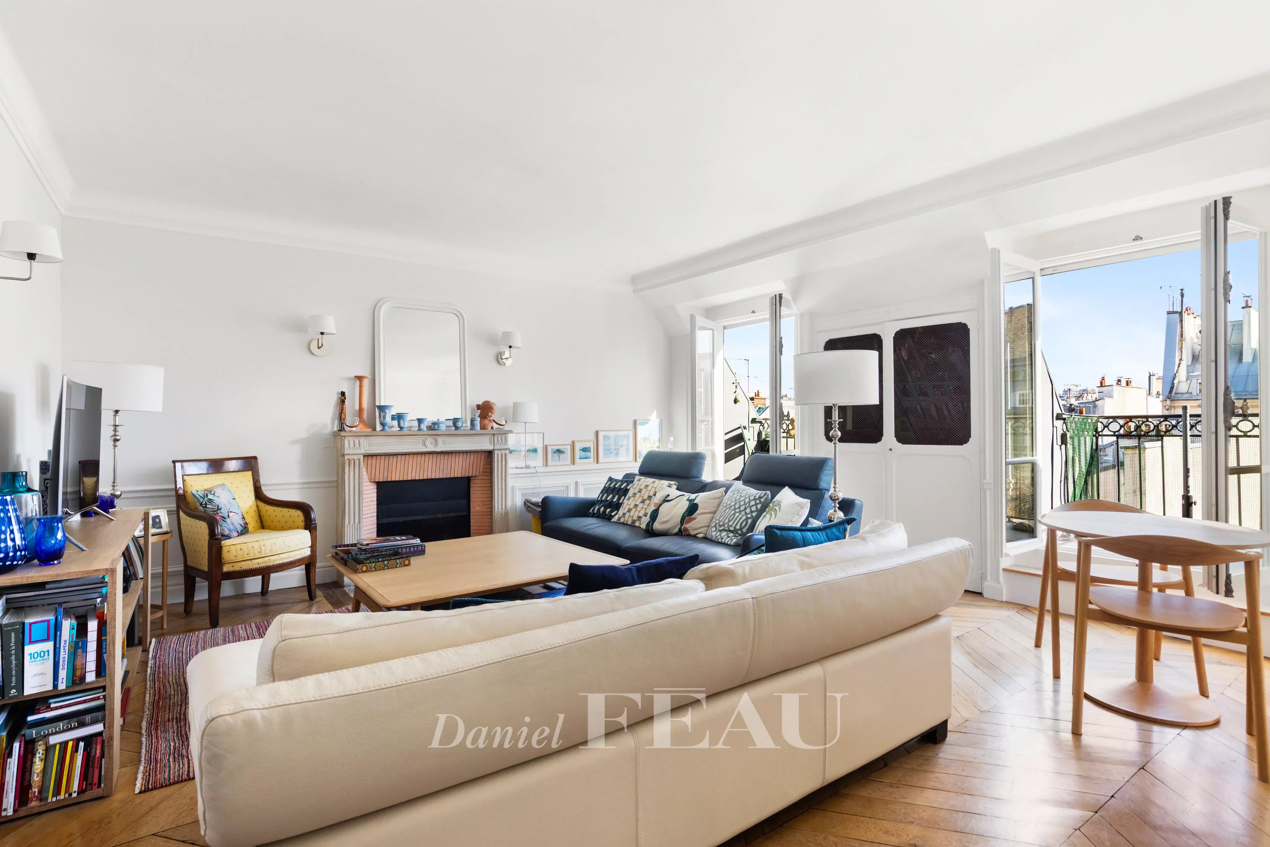 Salon exposé à l'est