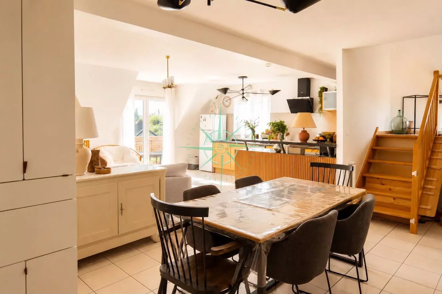 À VENDRE – Superbe duplex lumineux avec terrasse – Dernier étage – Garage + 3 parkings