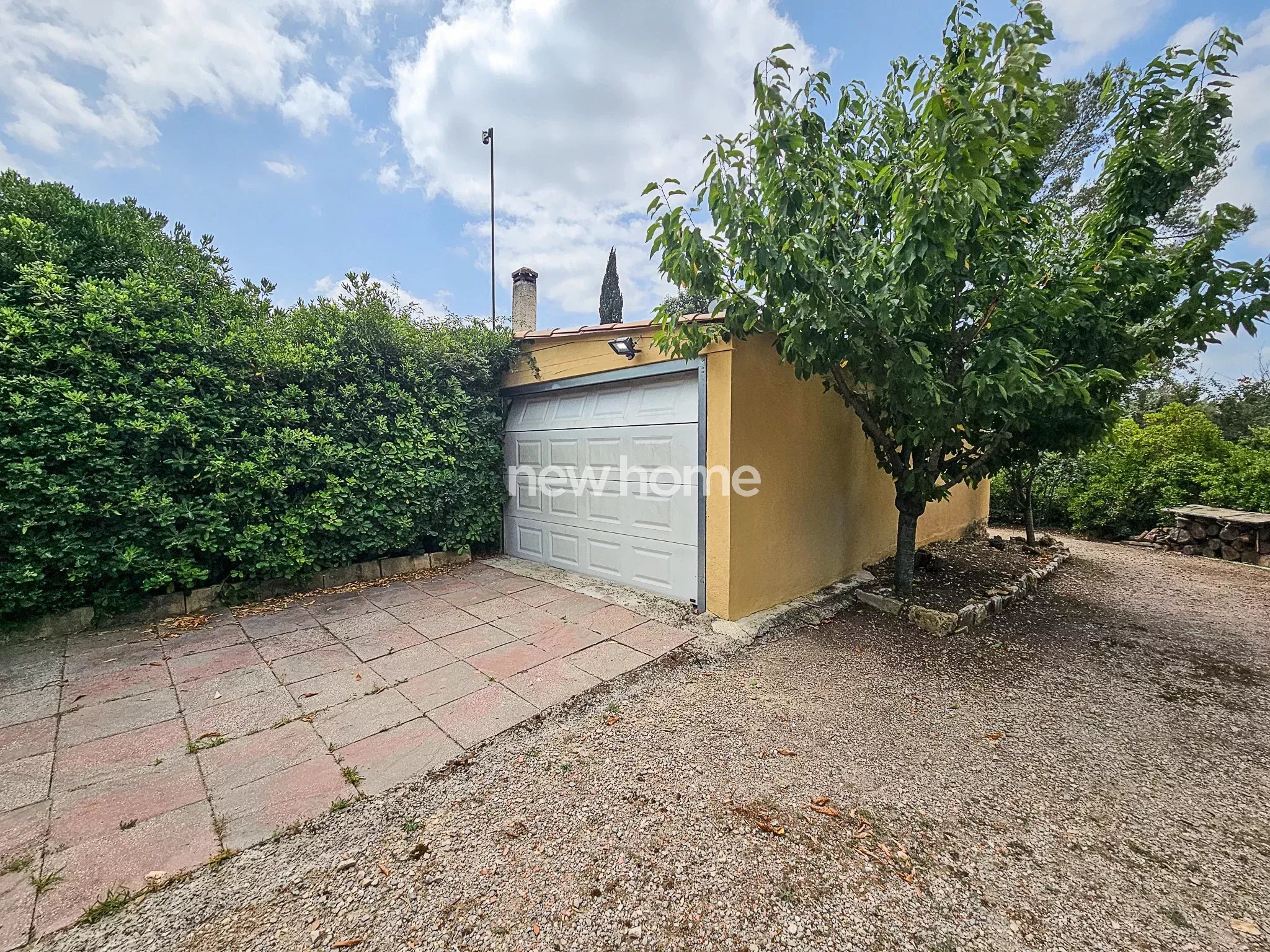Charme authentique entre Lorgues et Draguignan : bastidon rénové avec jardin arboré et piscine