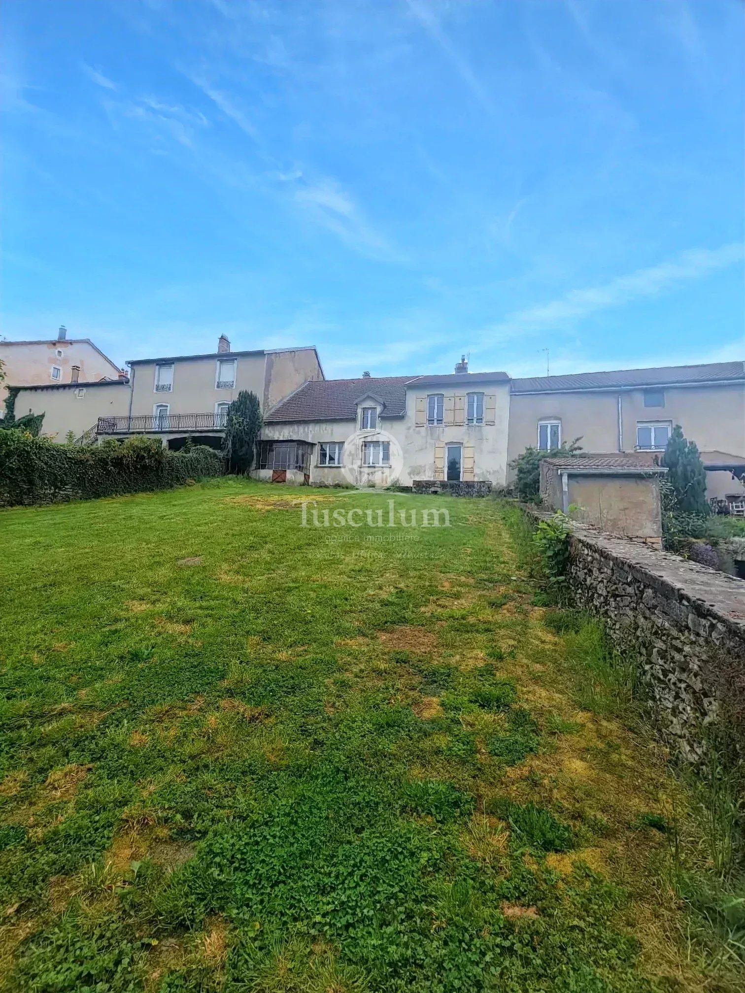 Maison à rénover avec grand terrain et fort potentiel – Bourmont-entre-Meuse-et-Mouzon