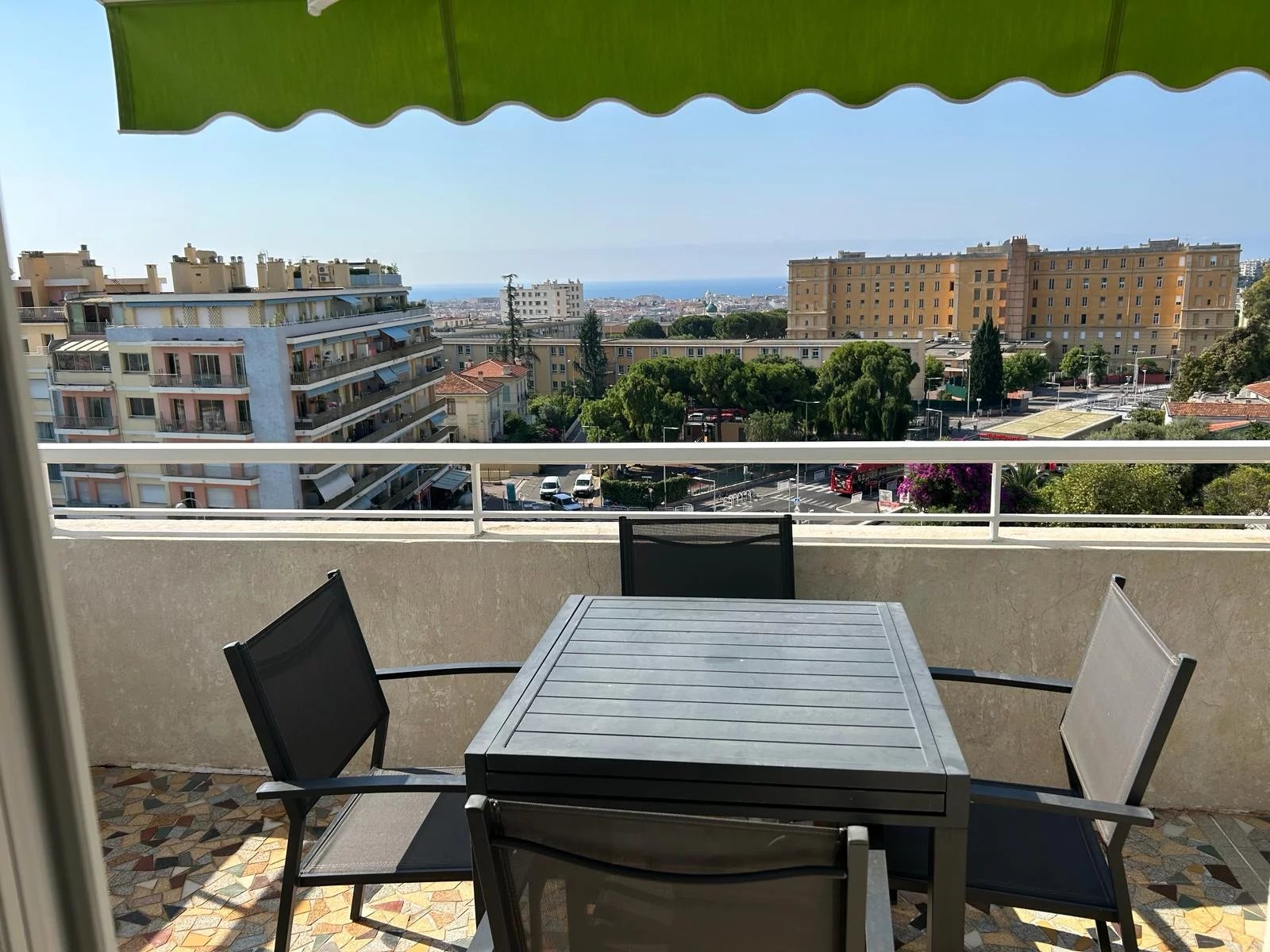 PARC IMPERIAL F4 DERNIER ETAGE TERRASSE VUE PANO GARAGE
