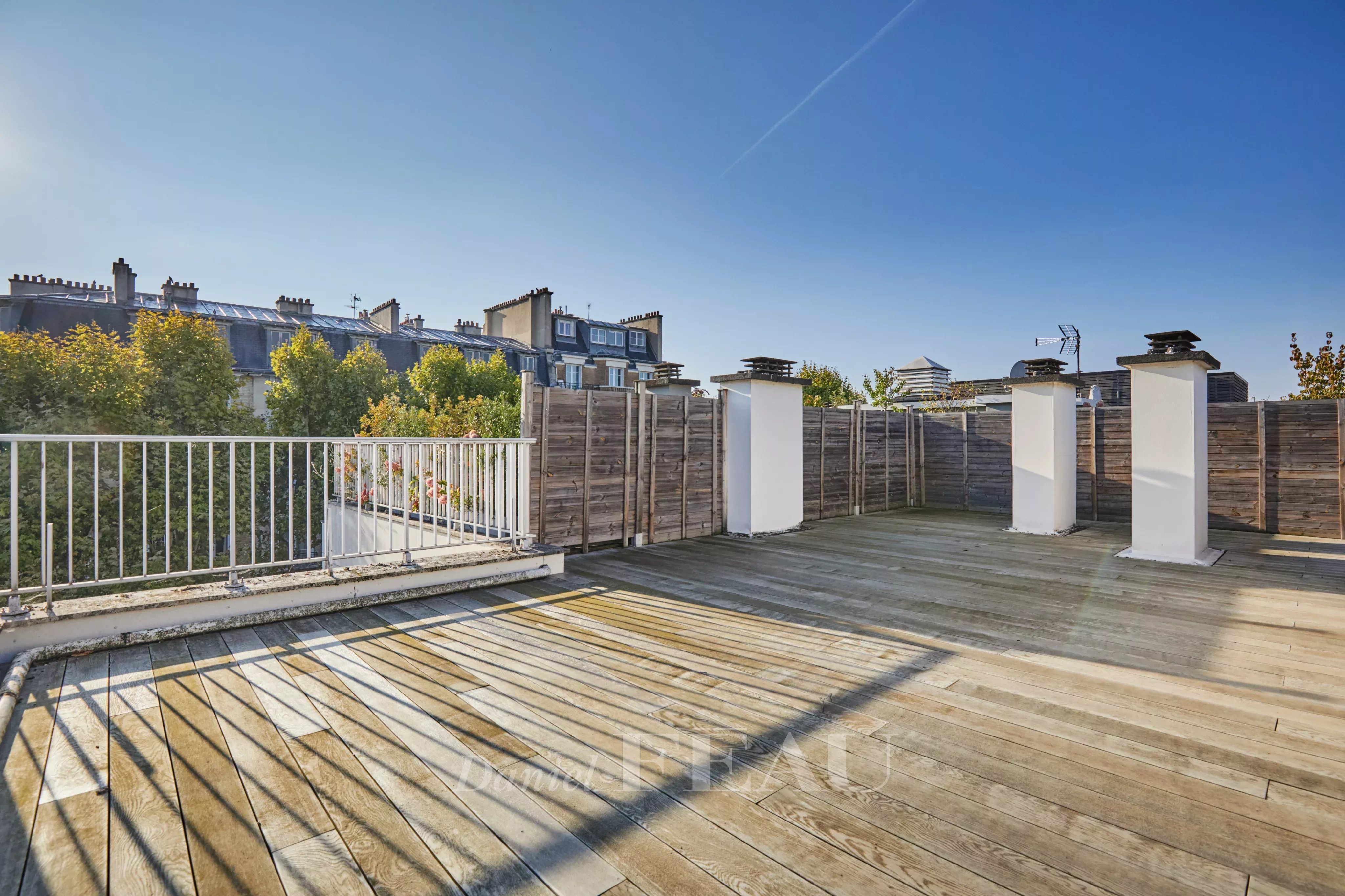 Neuilly - Chézy/Pasteur - Dernier étage terrasse