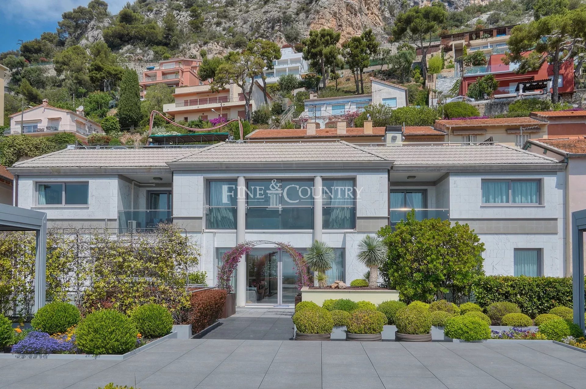 Photo of Penthouse-Villa for sale on the edge of Monaco, with sea Views